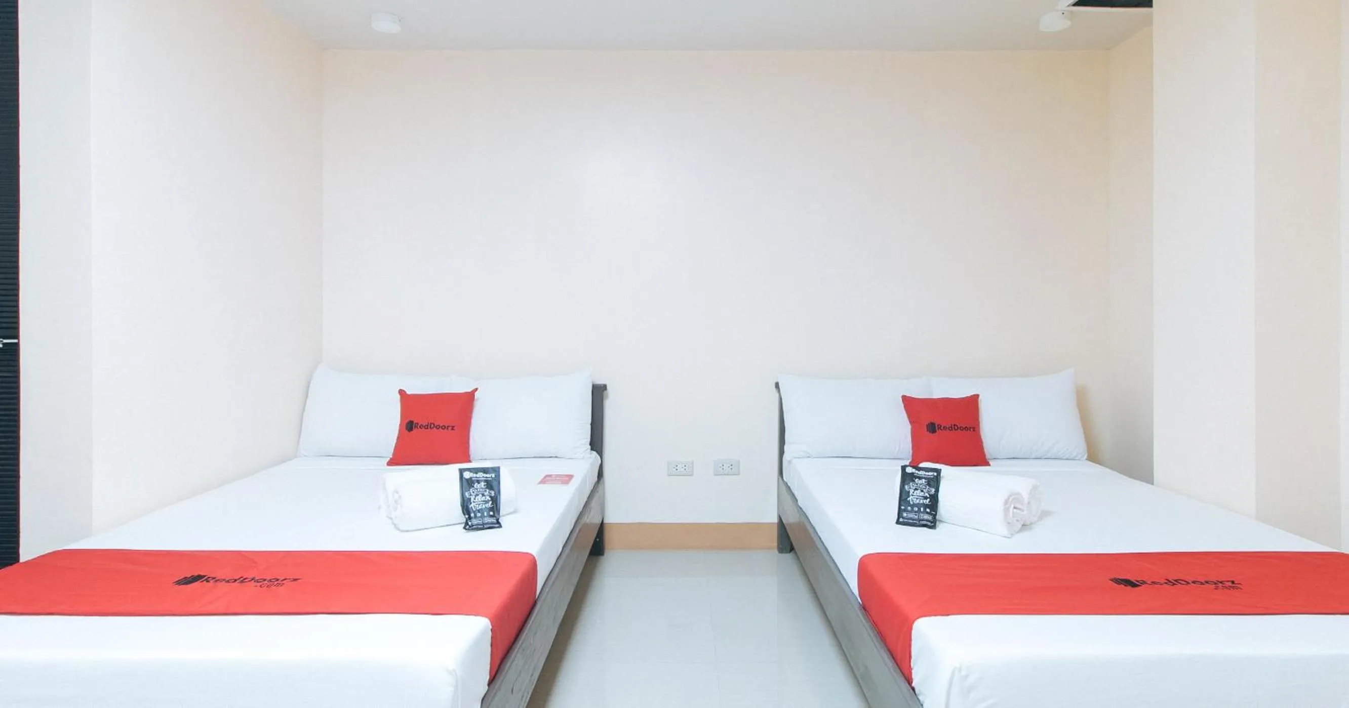 Bed in RedDoorz at Isabelita Hotel Tuguegarao City