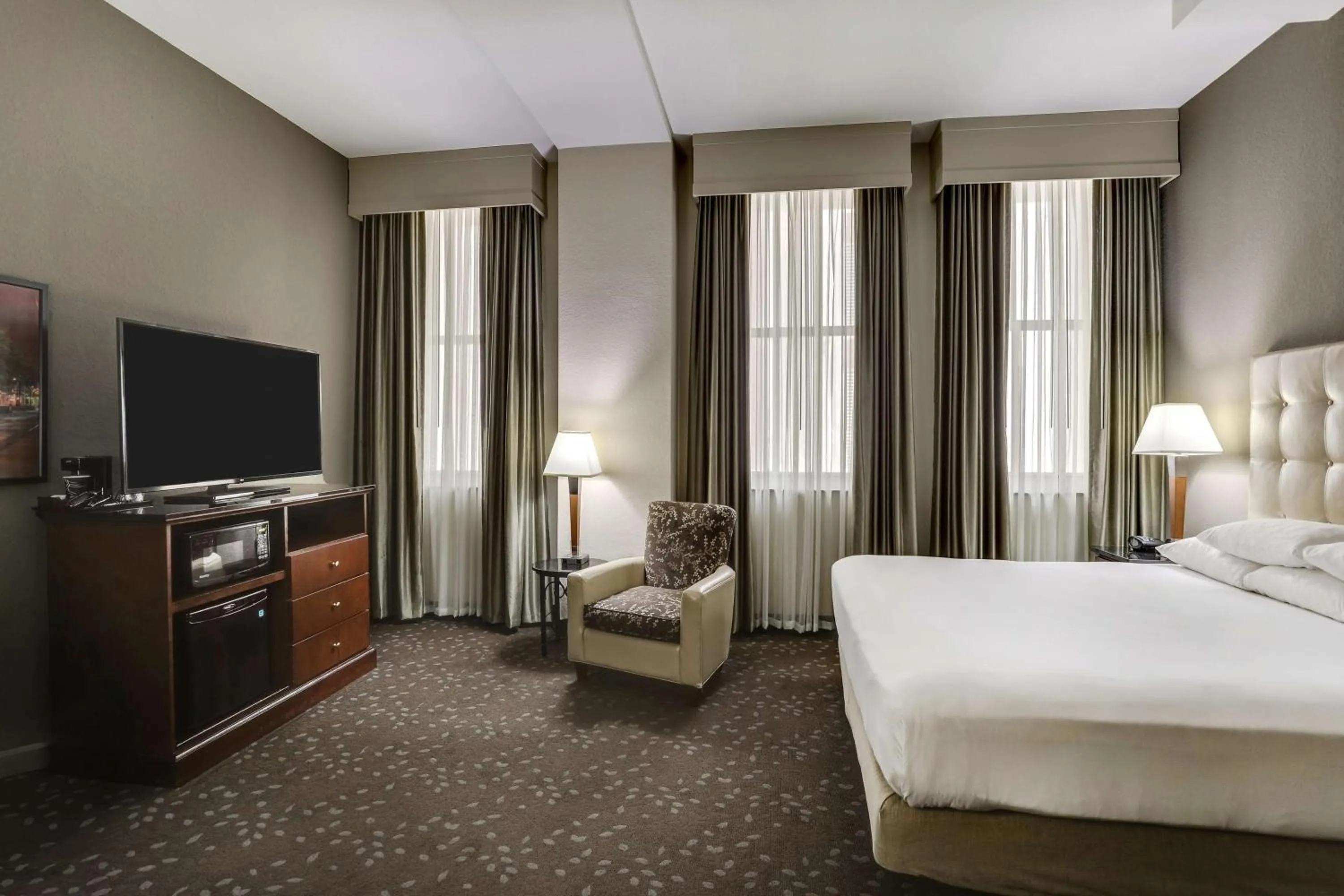 Bedroom, Bed in Drury Plaza Hotel New Orleans