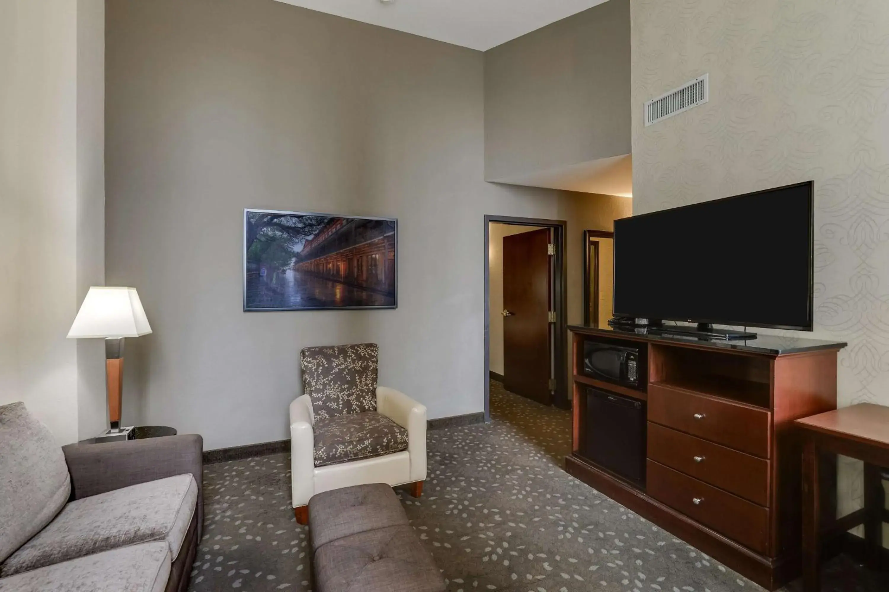 King Suite with Sofa Bed in Drury Plaza Hotel New Orleans King Suite with Sofa Bed in Drury Plaza Hotel New Orleans