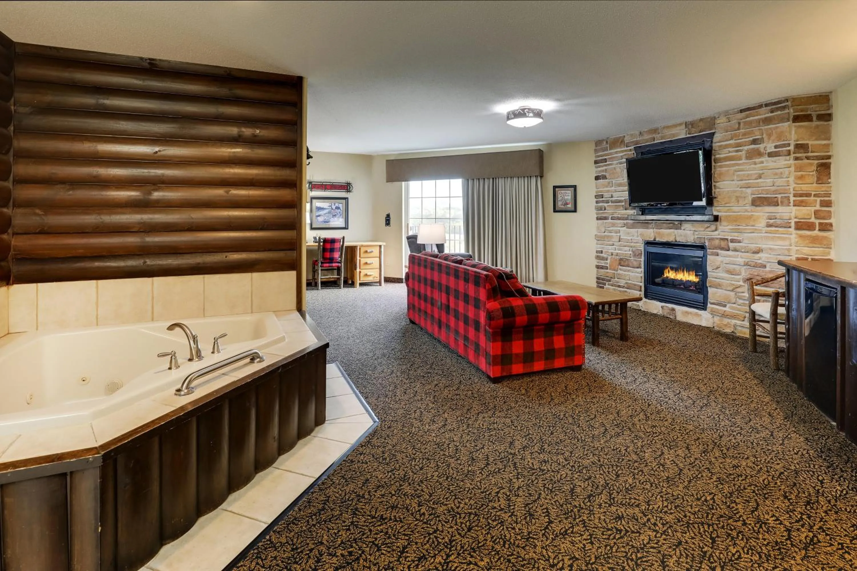 Hot Tub in Stoney Creek Hotel La Crosse - Onalaska