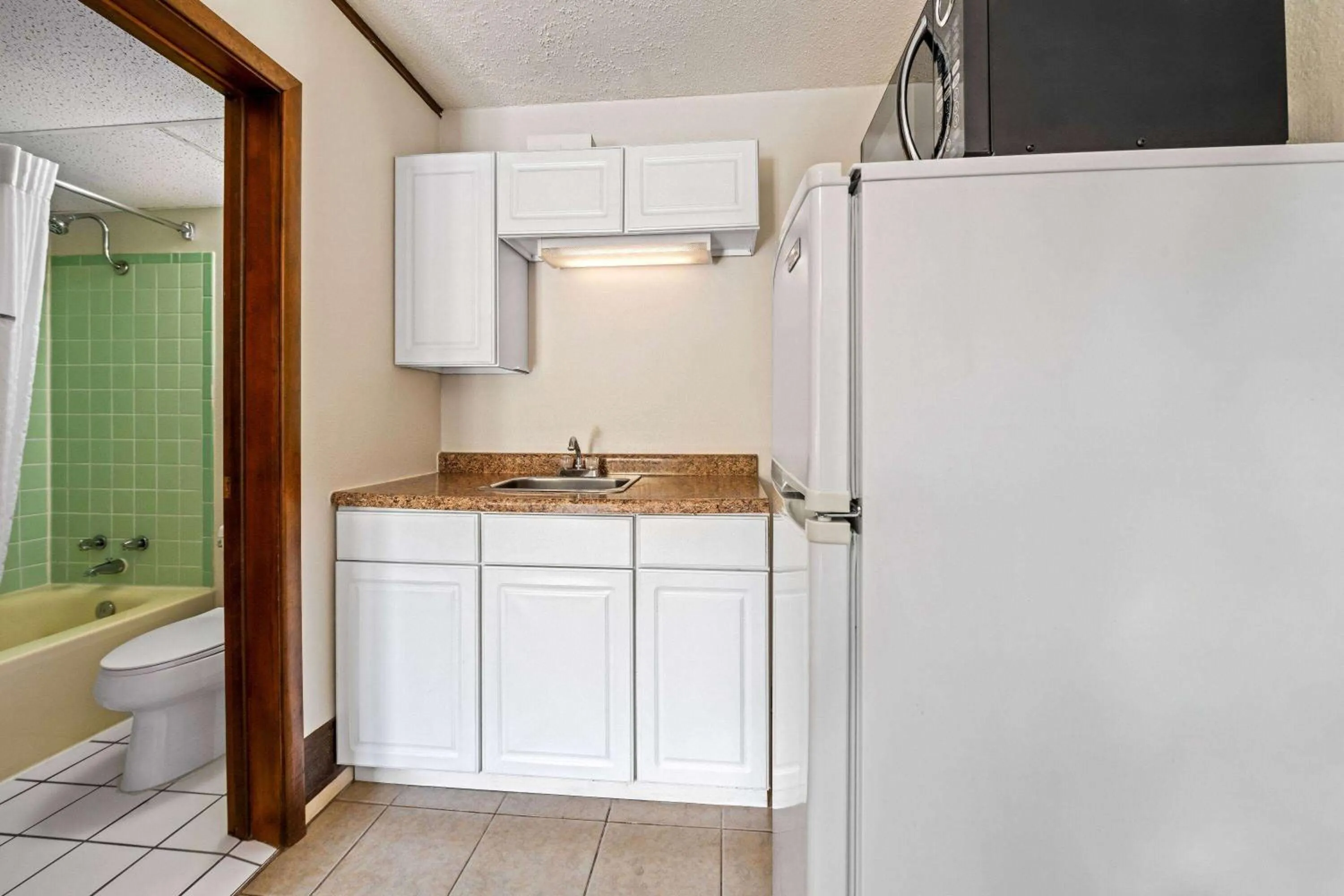 Photo of the whole room in Days Inn by Wyndham Dubuque