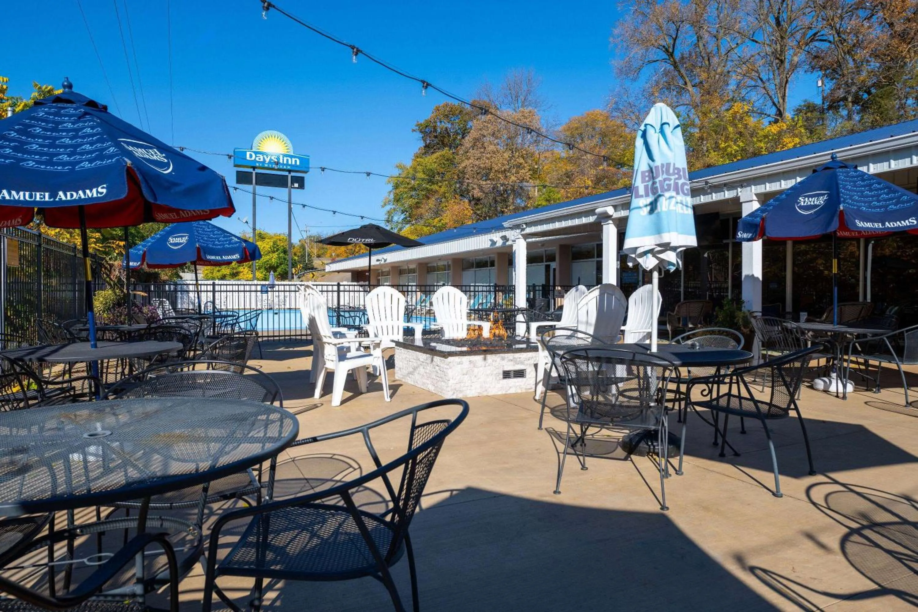 Pool view in Days Inn by Wyndham Dubuque