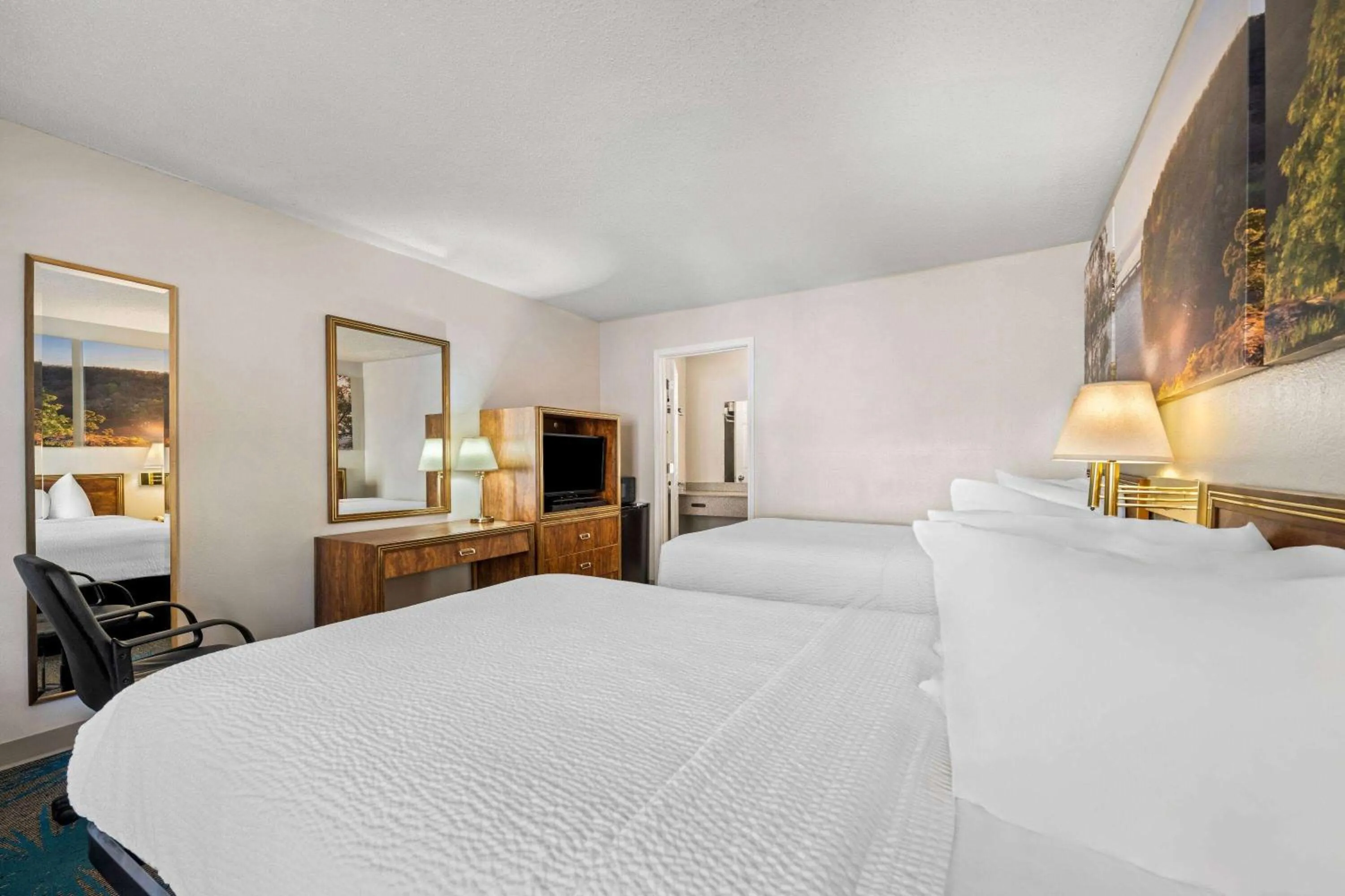 Bed in Days Inn by Wyndham Dubuque