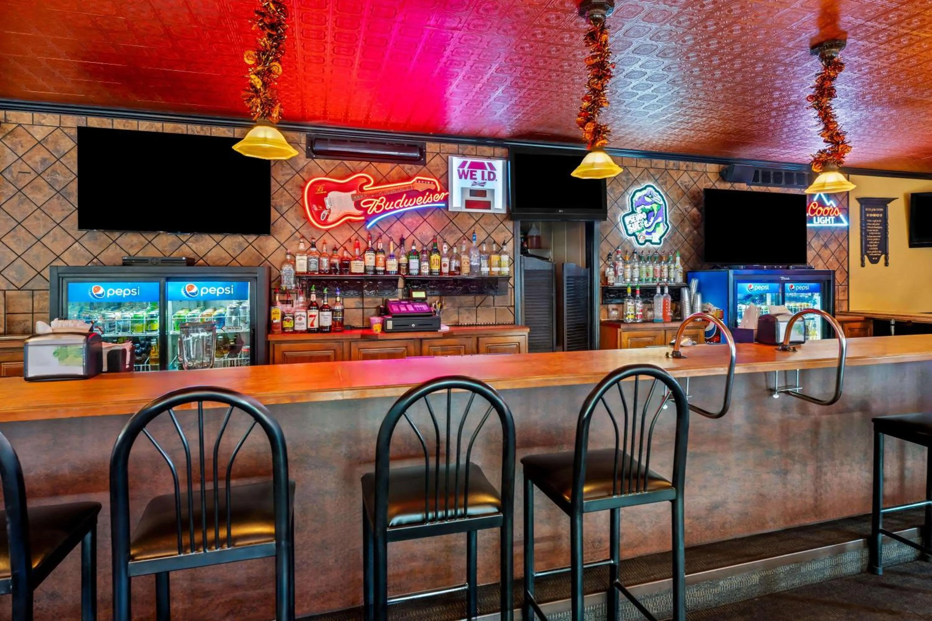 Lounge or bar in Days Inn by Wyndham Dubuque