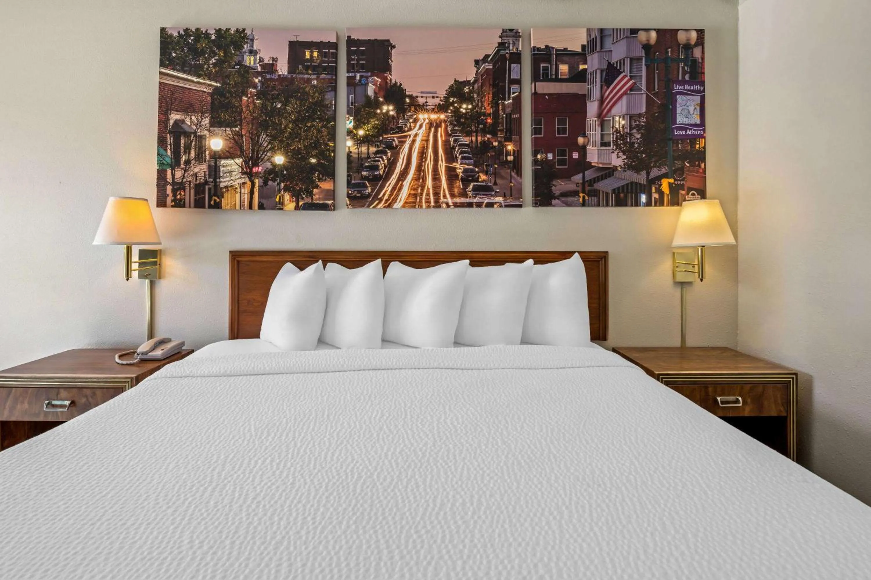 Bed in Days Inn by Wyndham Dubuque