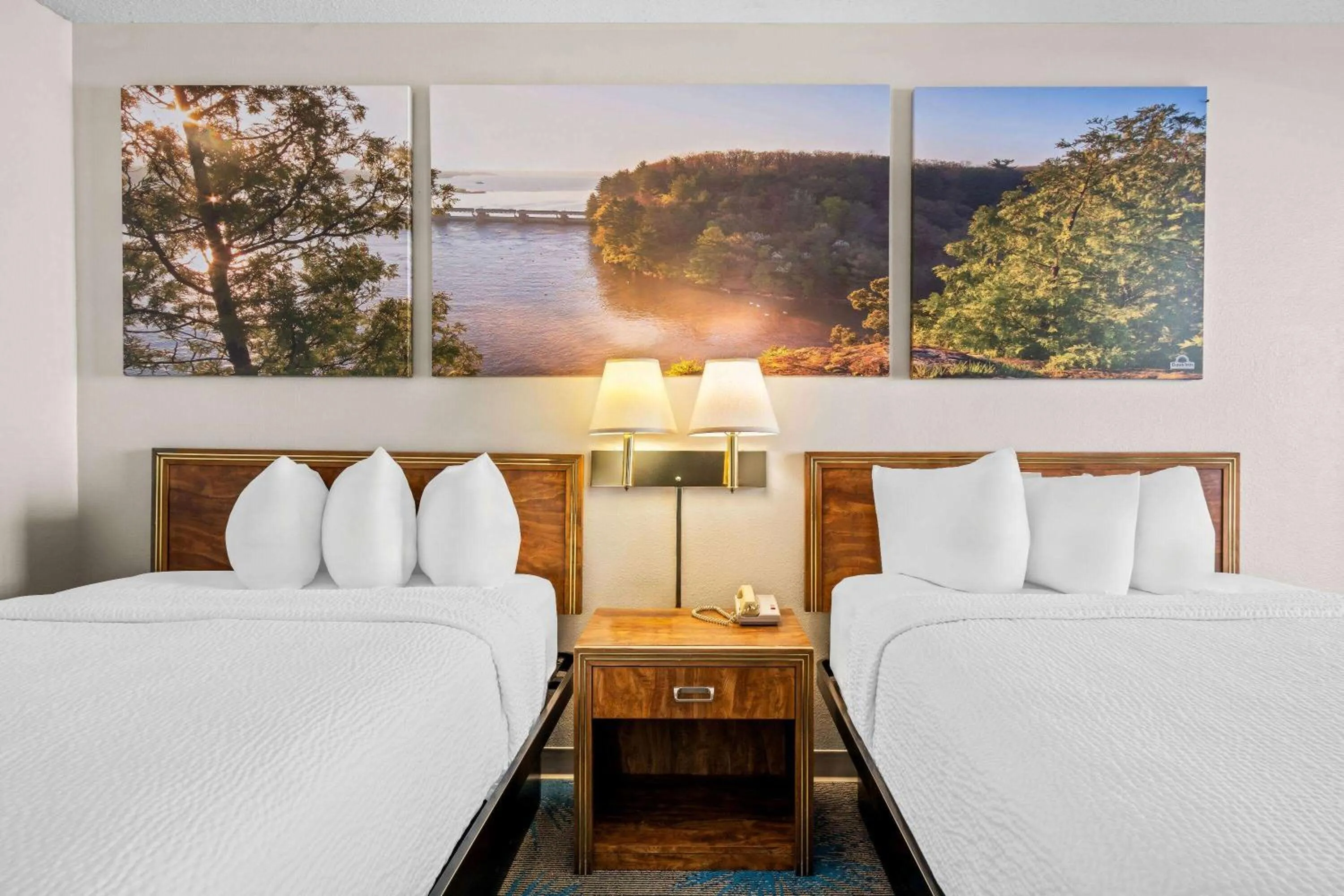 Bed in Days Inn by Wyndham Dubuque