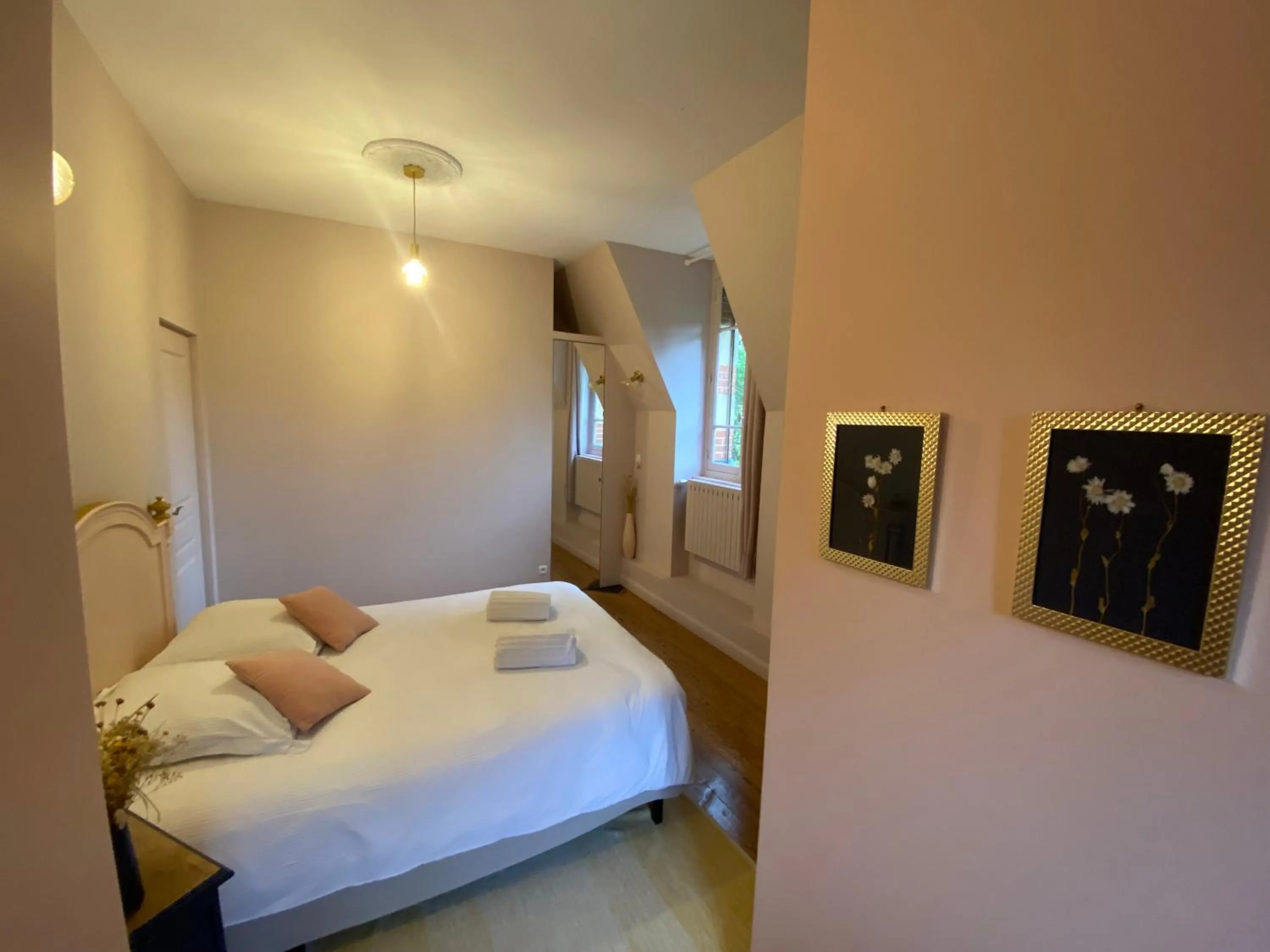 wardrobe, Bed in Propriété Les Ruisseaux