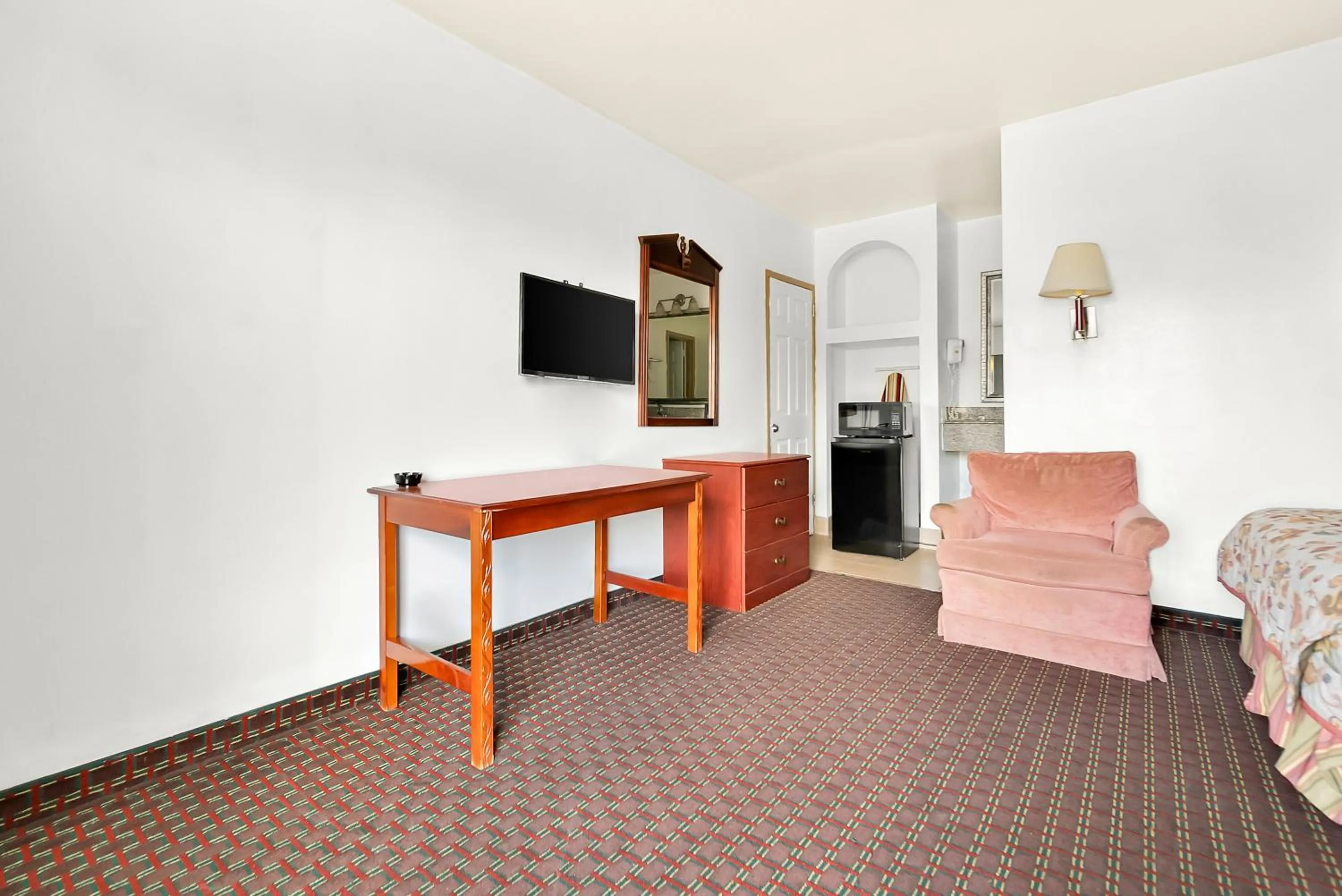 Seating area in Capitol Inn and Suites