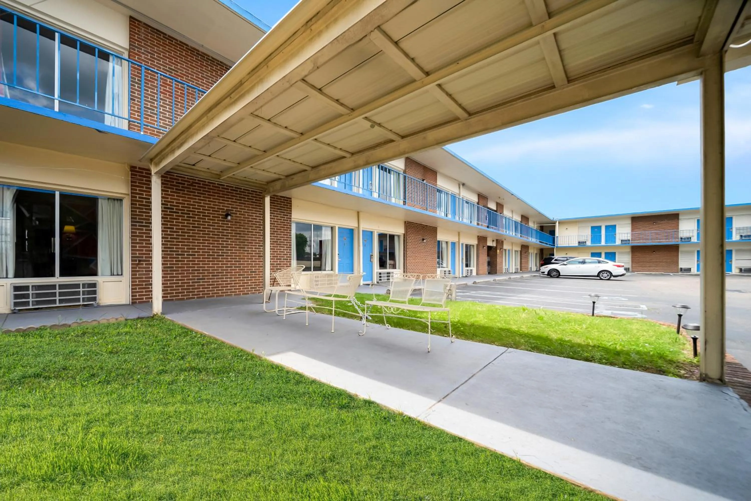 Property building in Capitol Inn and Suites