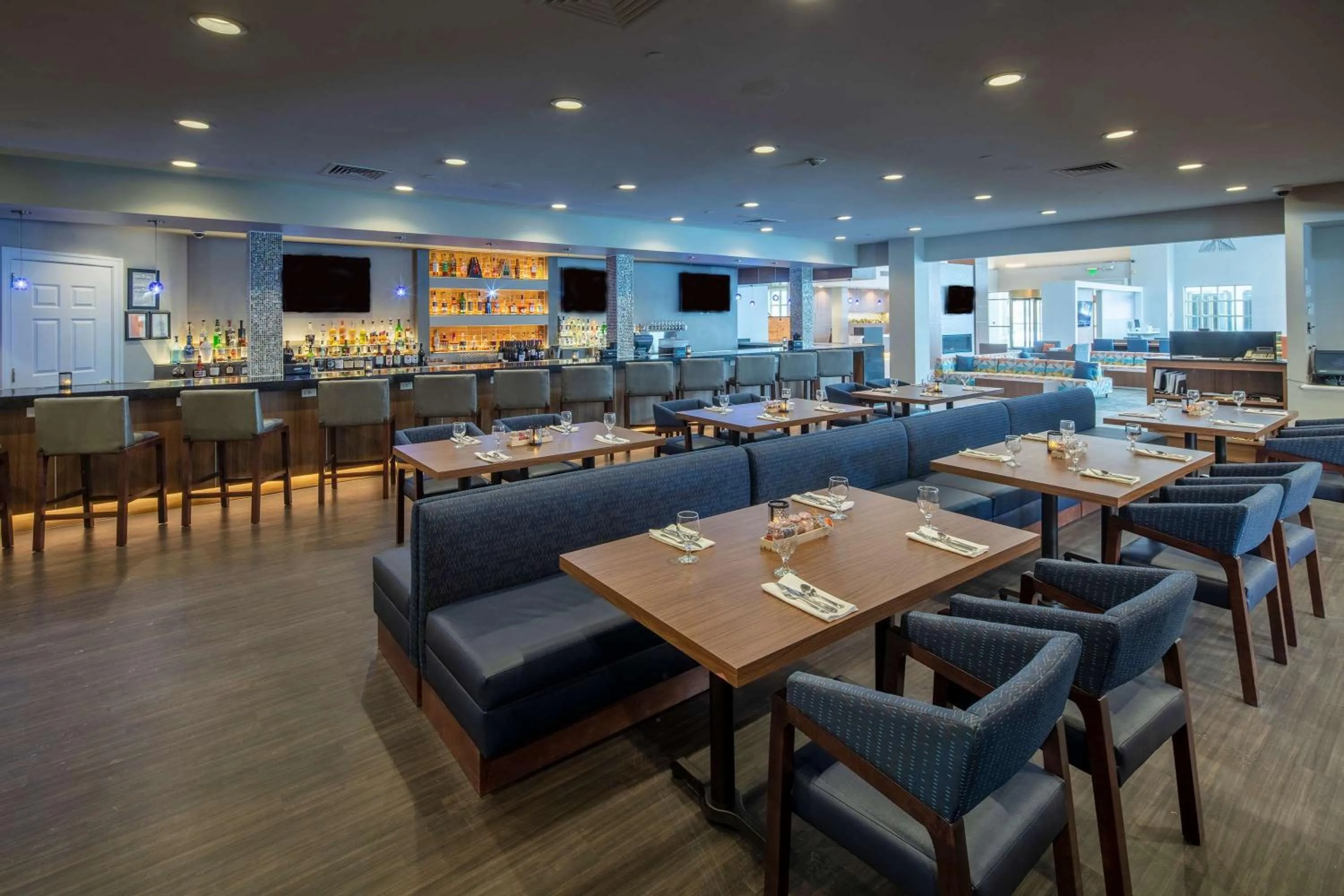 Lounge or bar in Collegian Hotel & Suites, Trademark Collection by Wyndham