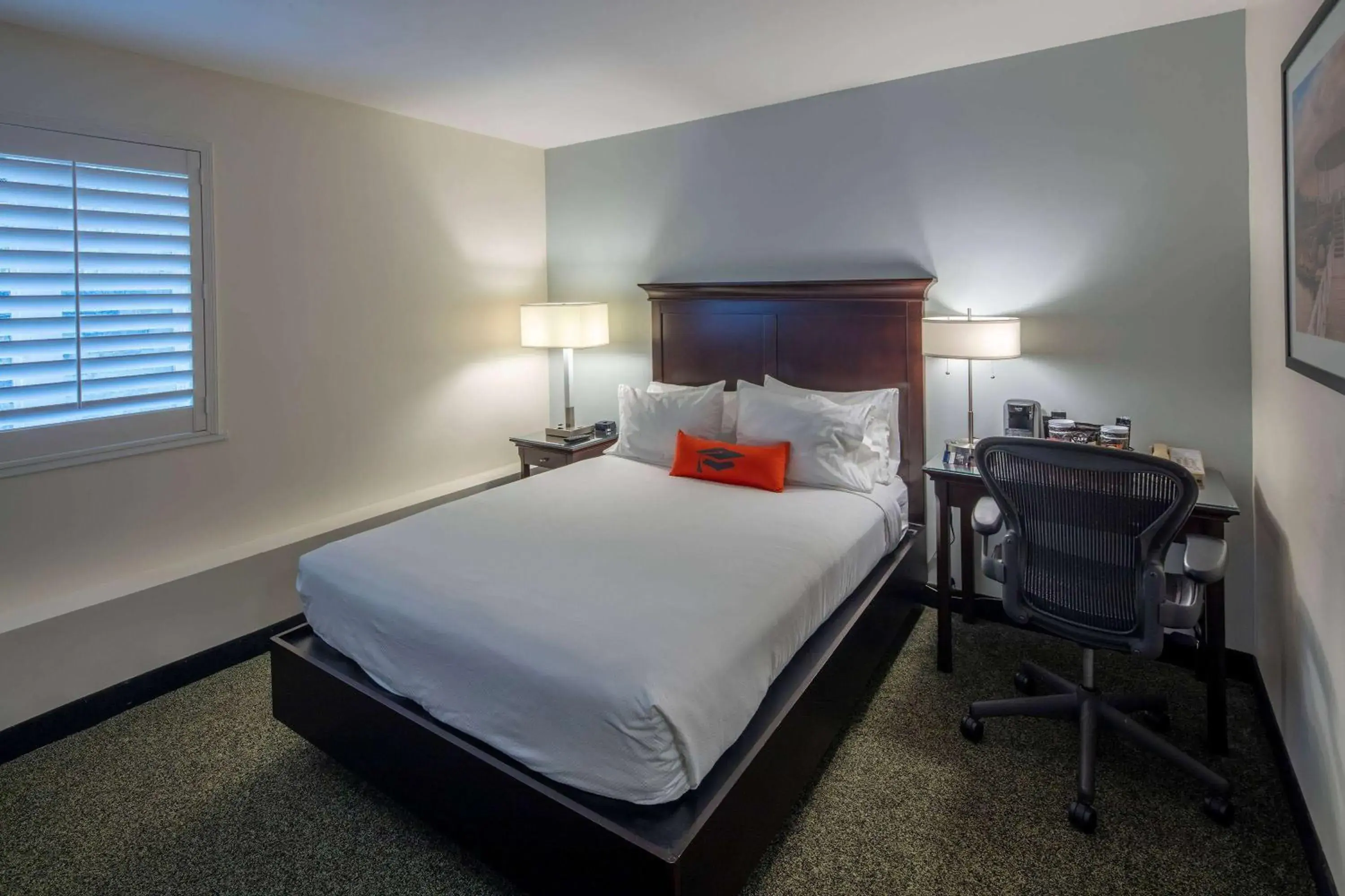 1 Queen Bed, Mobility Accessible Room, Non-Smoking in Collegian Hotel & Suites, Trademark Collection by Wyndham 1 Queen Bed, Mobility Accessible Room, Non-Smoking in Collegian Hotel & Suites, Trademark Collection by Wyndham