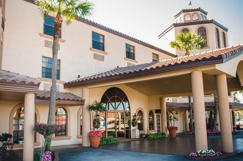 Facade/entrance in Inn on the Lakes