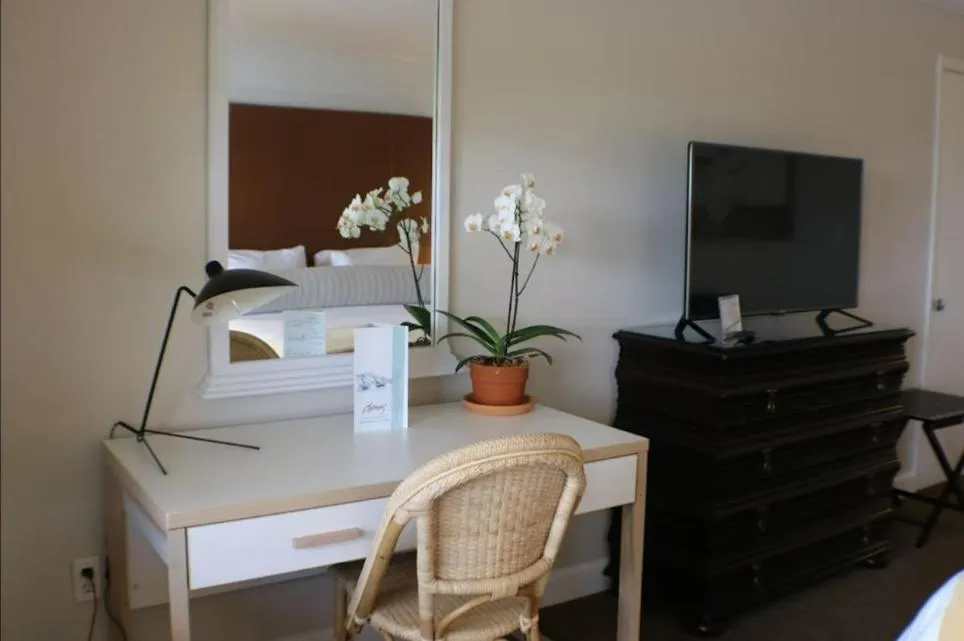 TV and multimedia, Bed in Inn on the Lakes