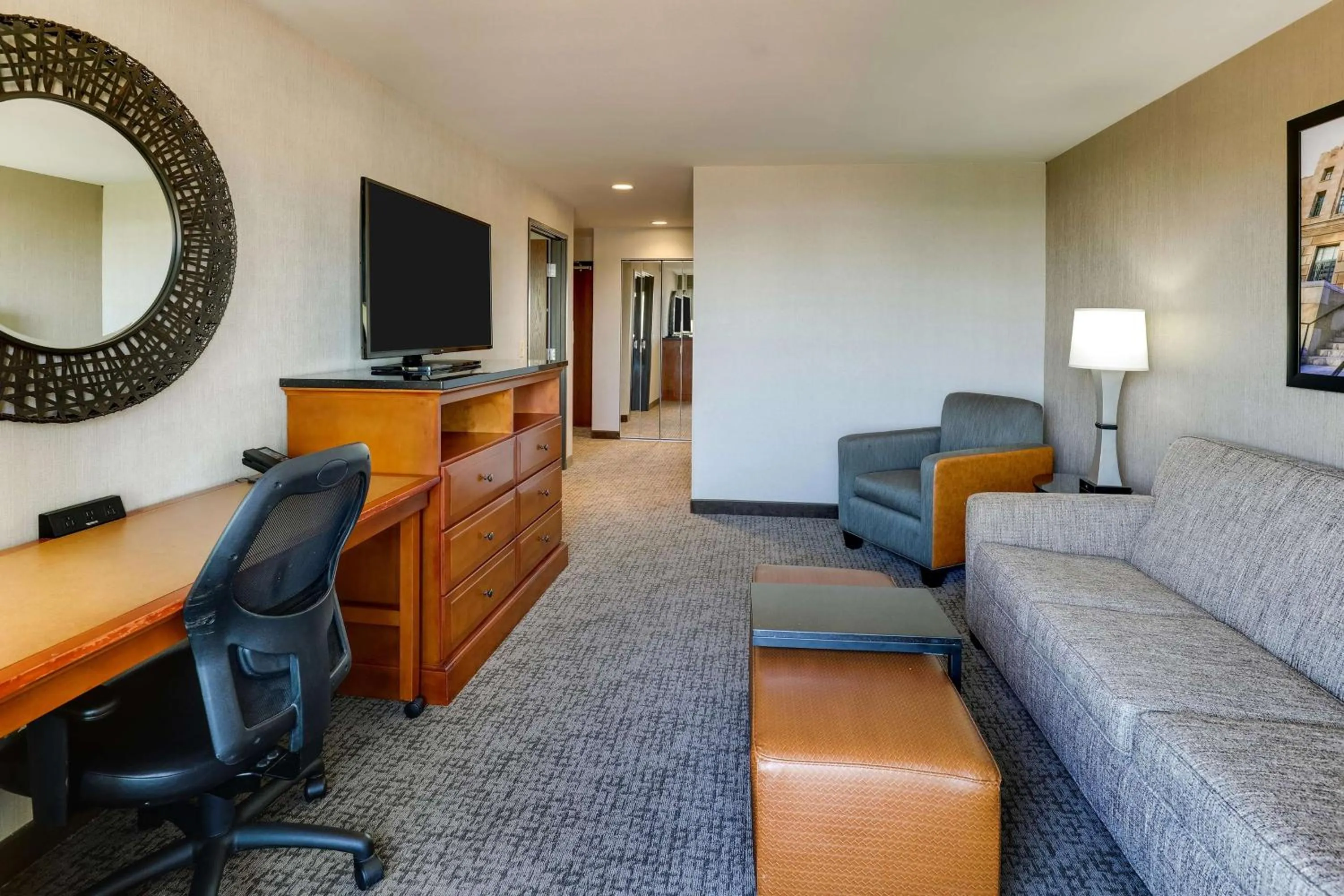 Bedroom in Drury Inn & Suites Phoenix Airport