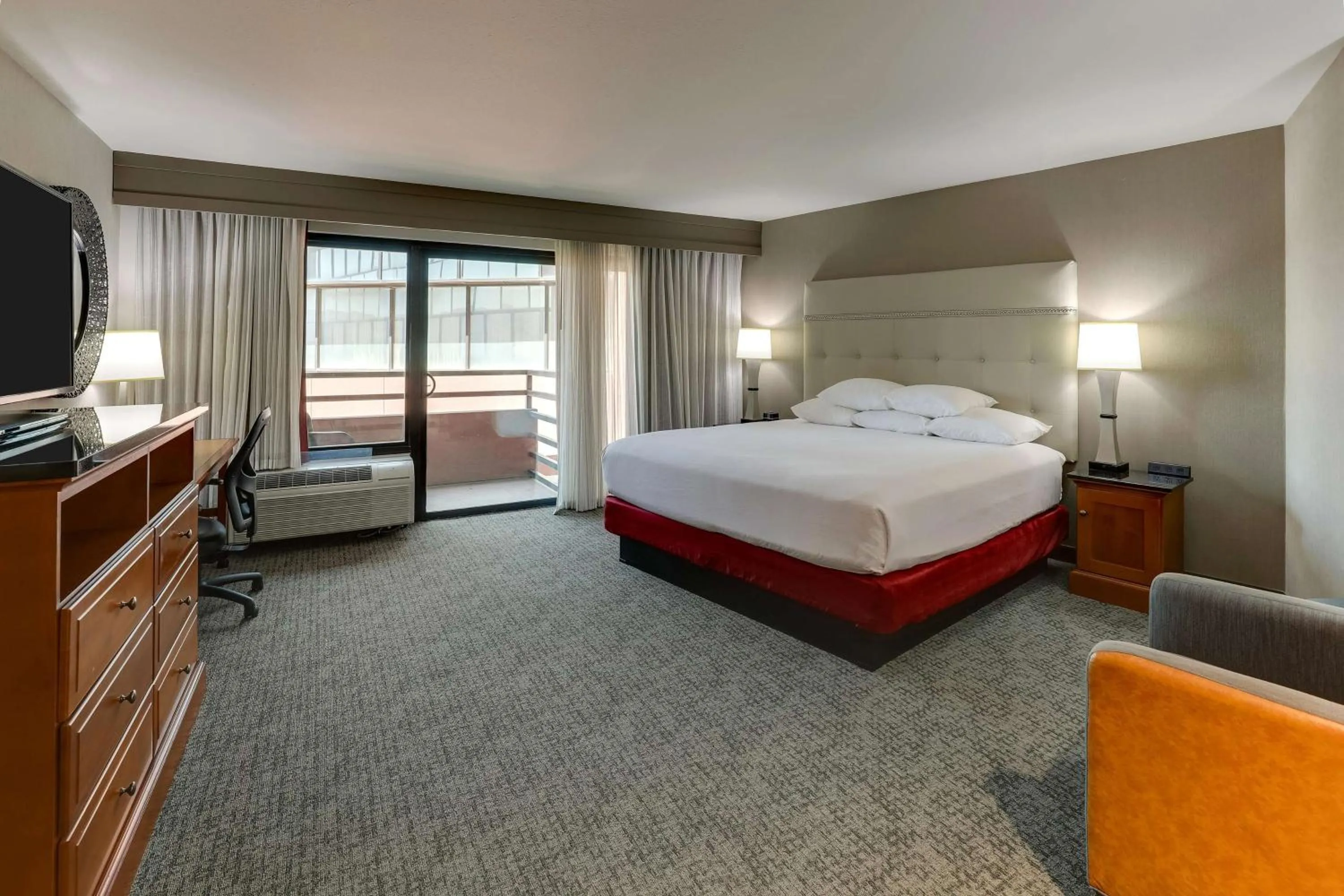 Bedroom, Bed in Drury Inn & Suites Phoenix Airport