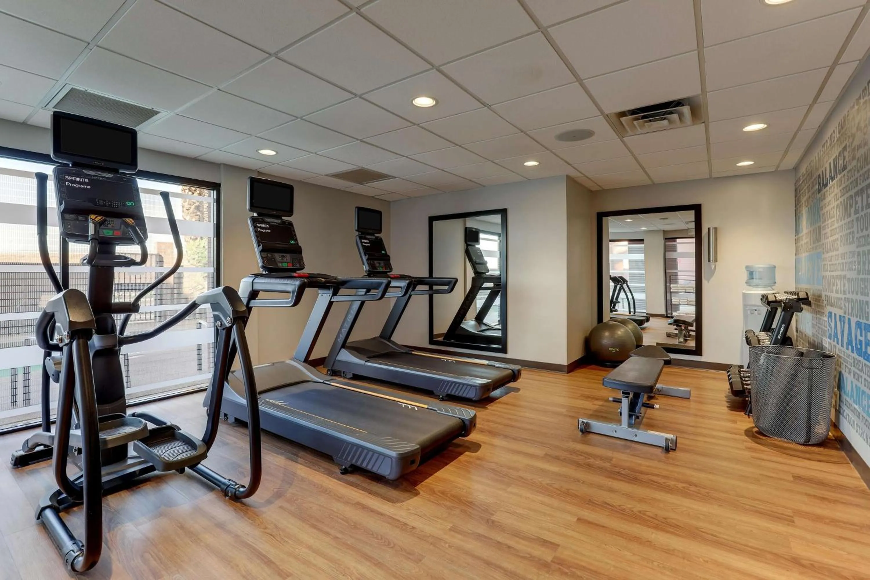 Fitness centre/facilities in Drury Inn & Suites Phoenix Airport