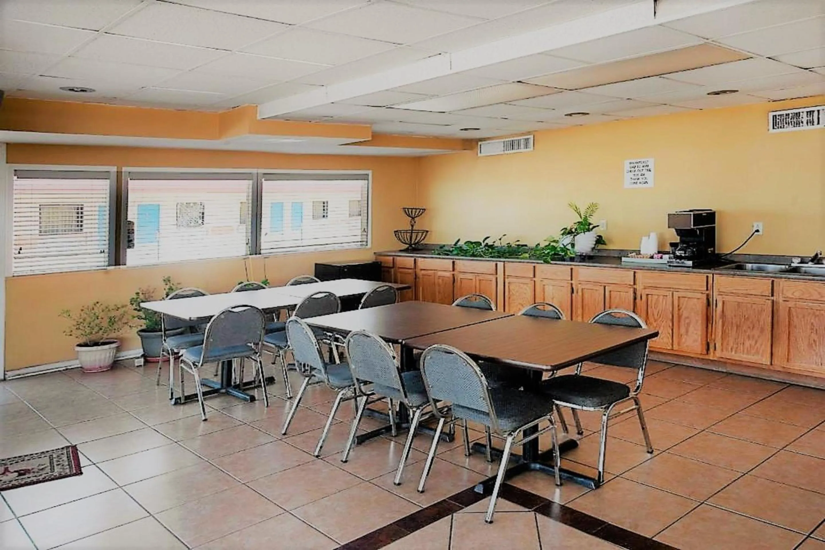 Restaurant/places to eat in OYO Hotel Guymon OK US-54