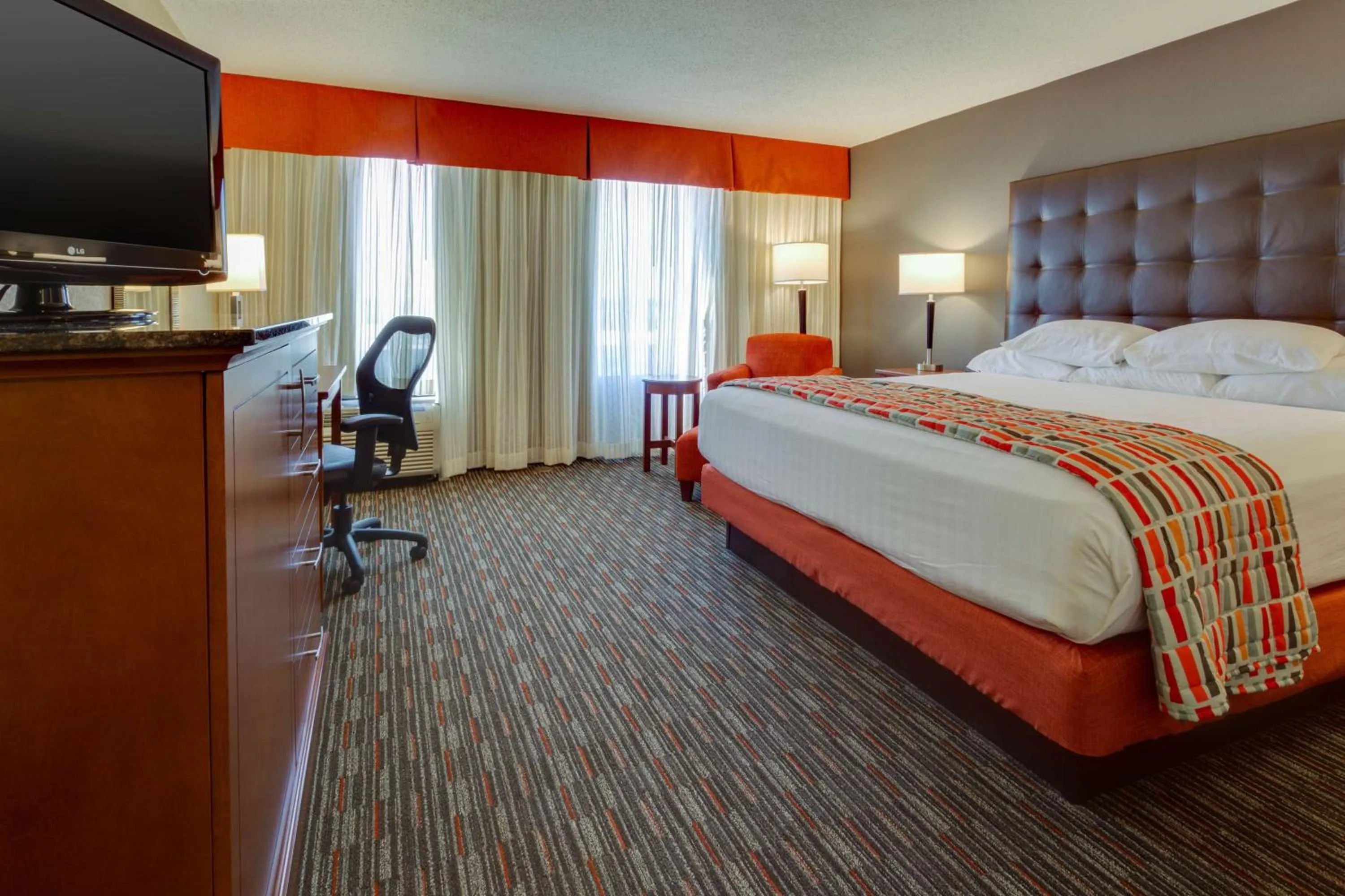 Photo of the whole room, Bed in Drury Inn & Suites Memphis Southaven