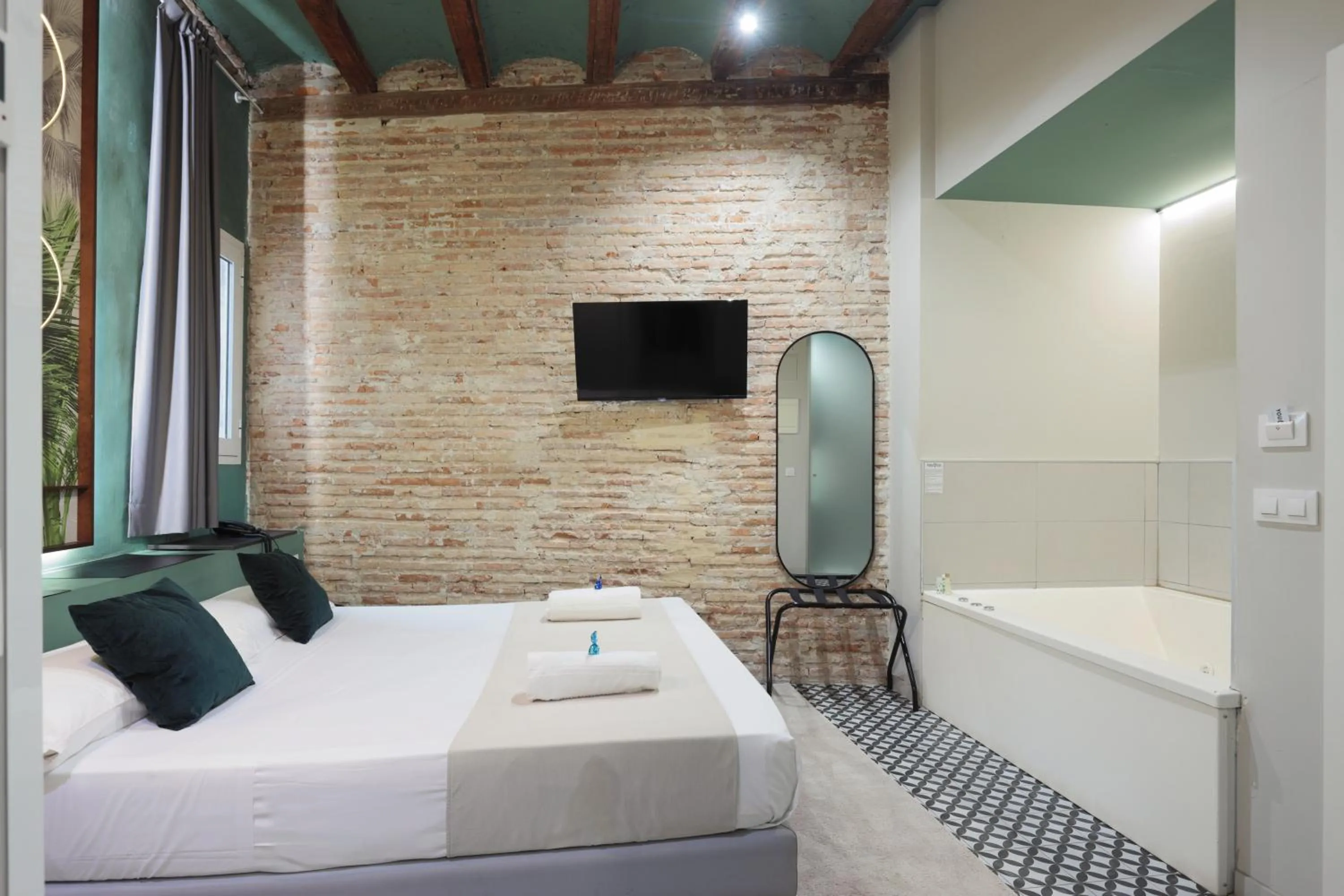 Bed in YOU & CO. Quart Boutique