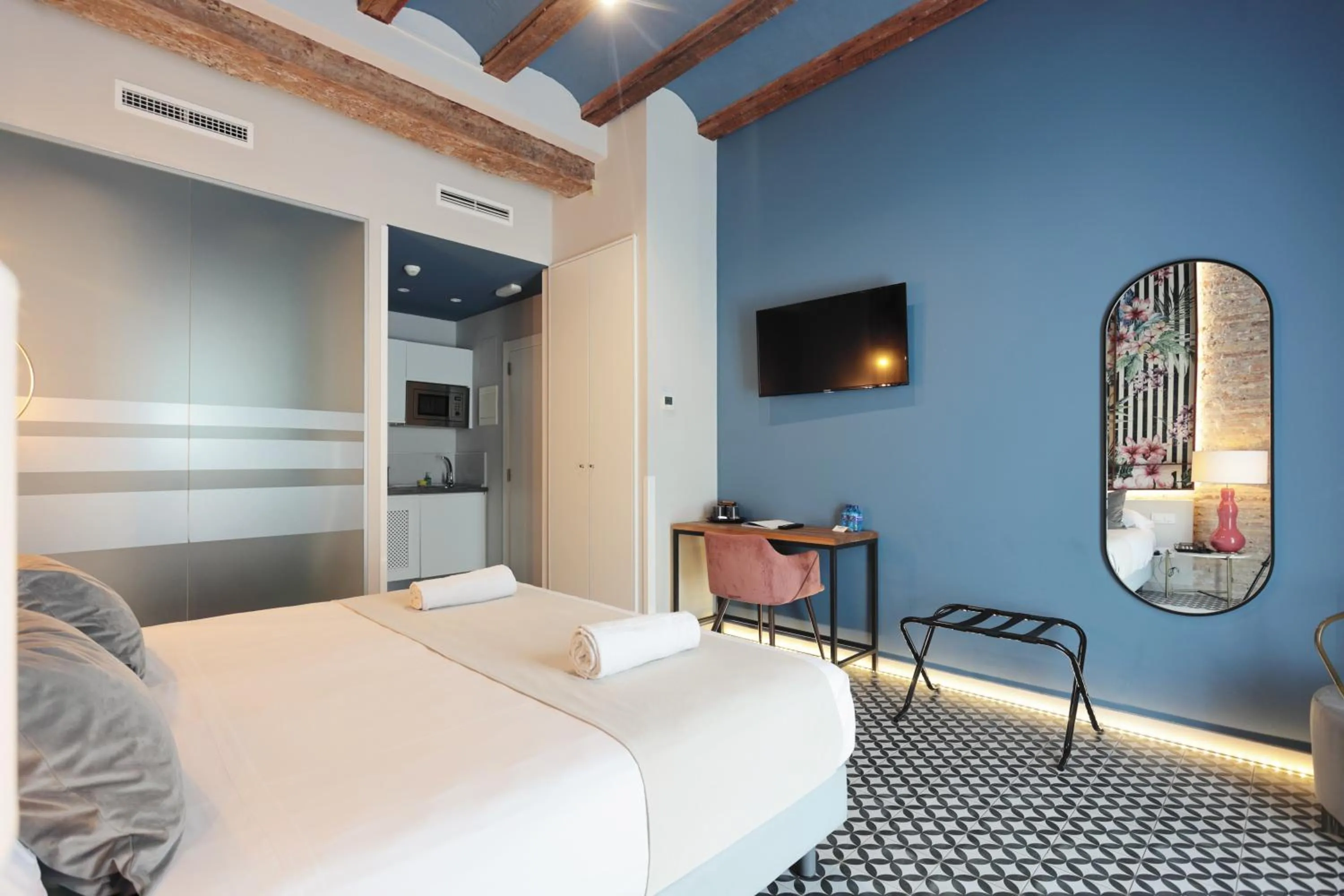 Bed in YOU & CO. Quart Boutique