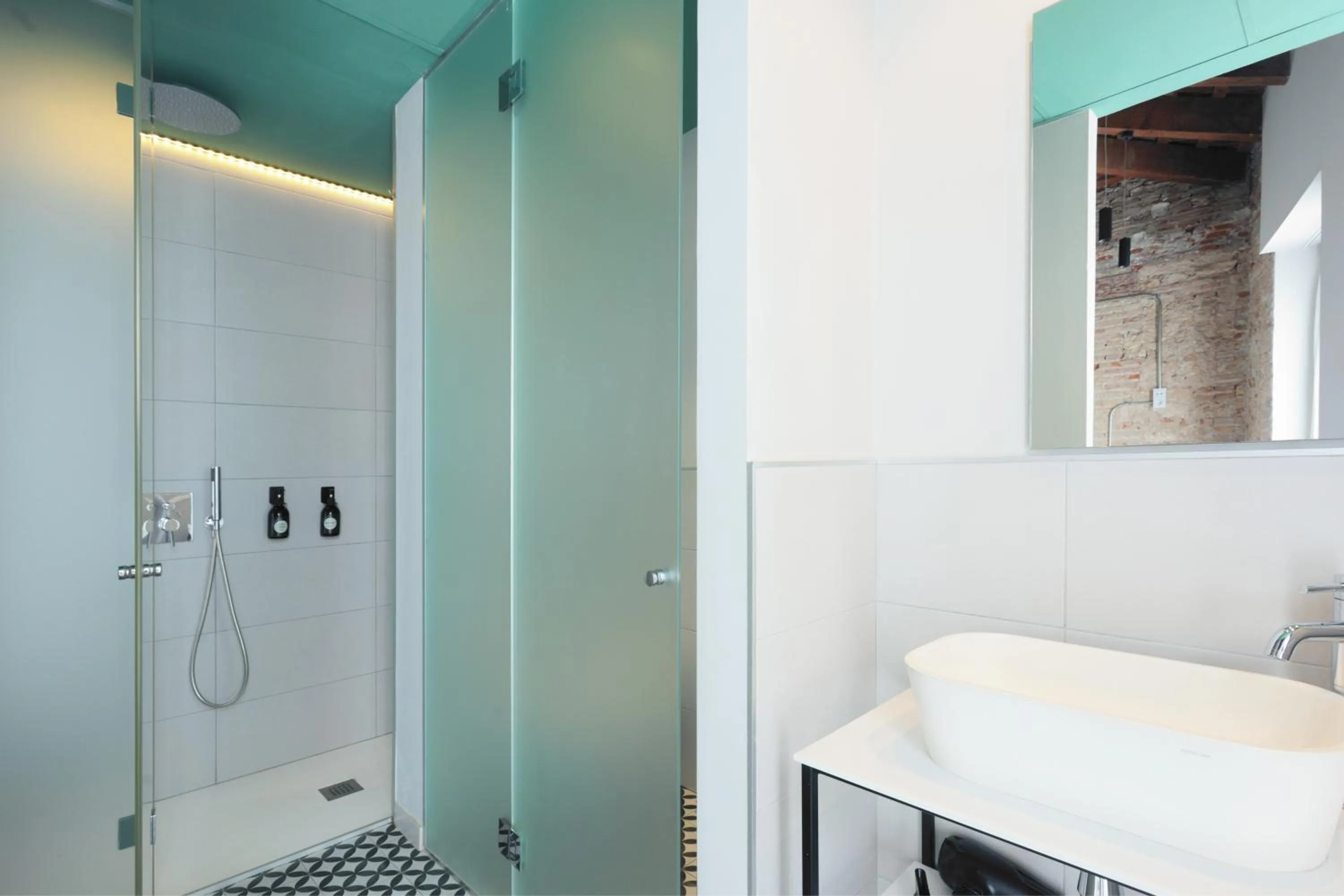 YOU & CO. Quart Boutique