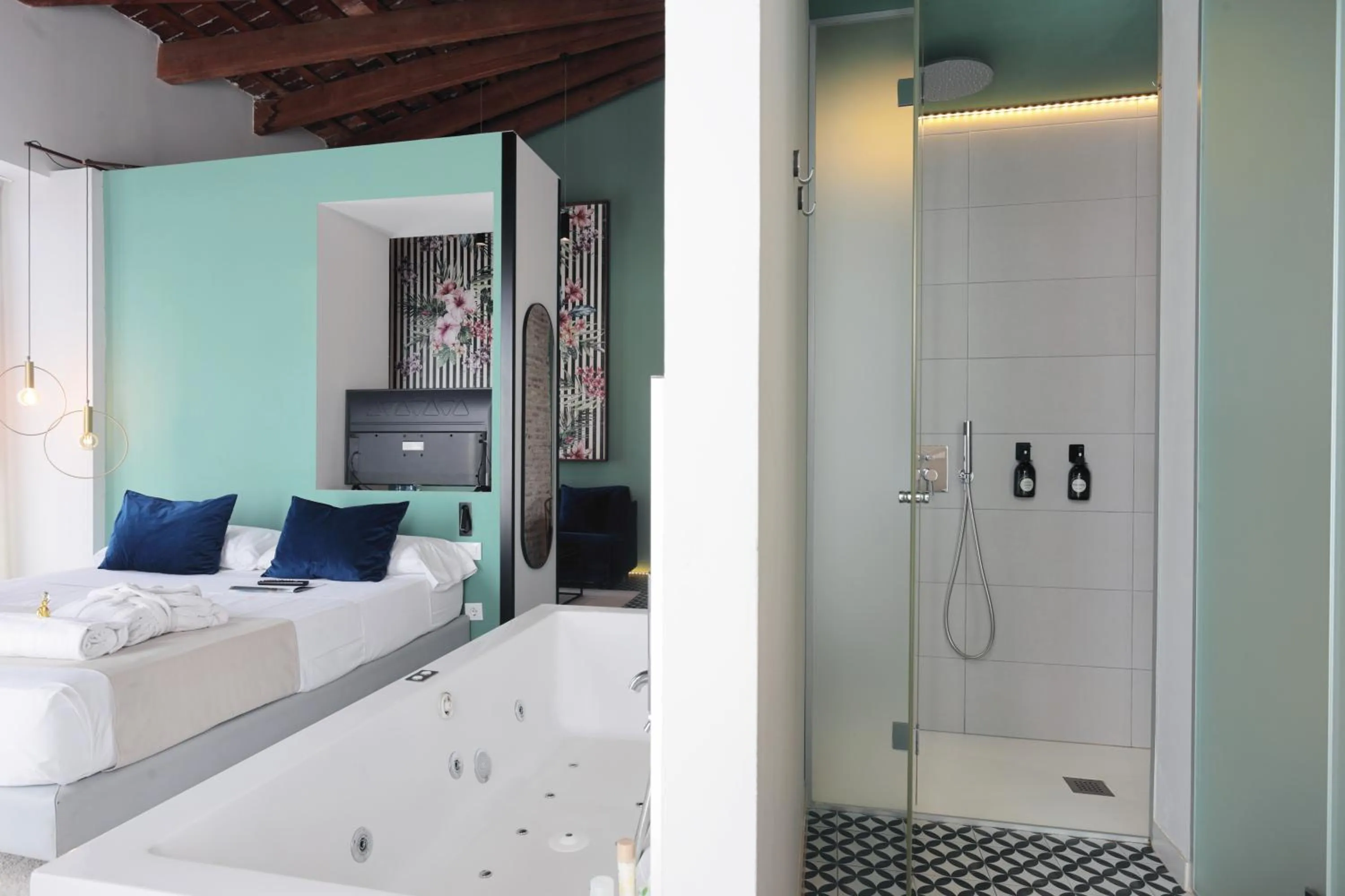 Bed in YOU & CO. Quart Boutique