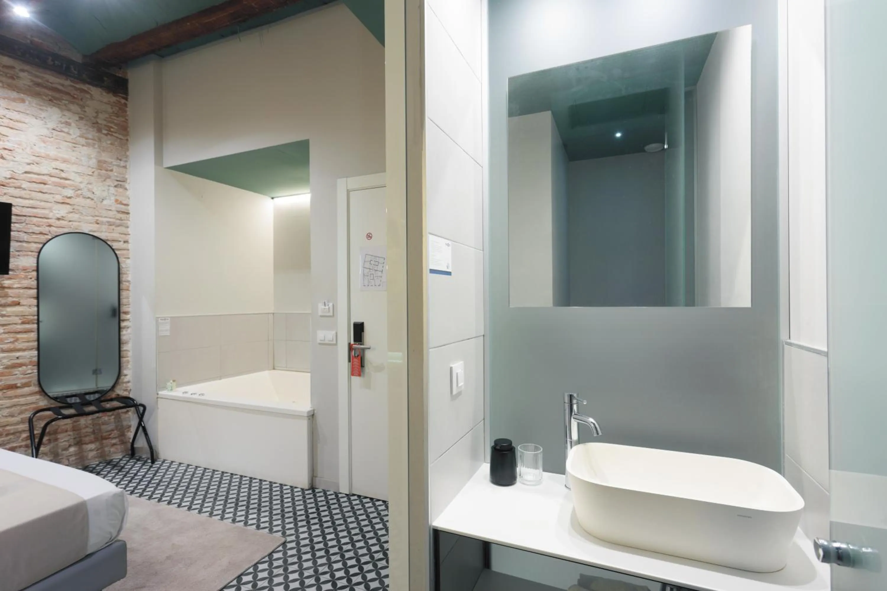 YOU & CO. Quart Boutique