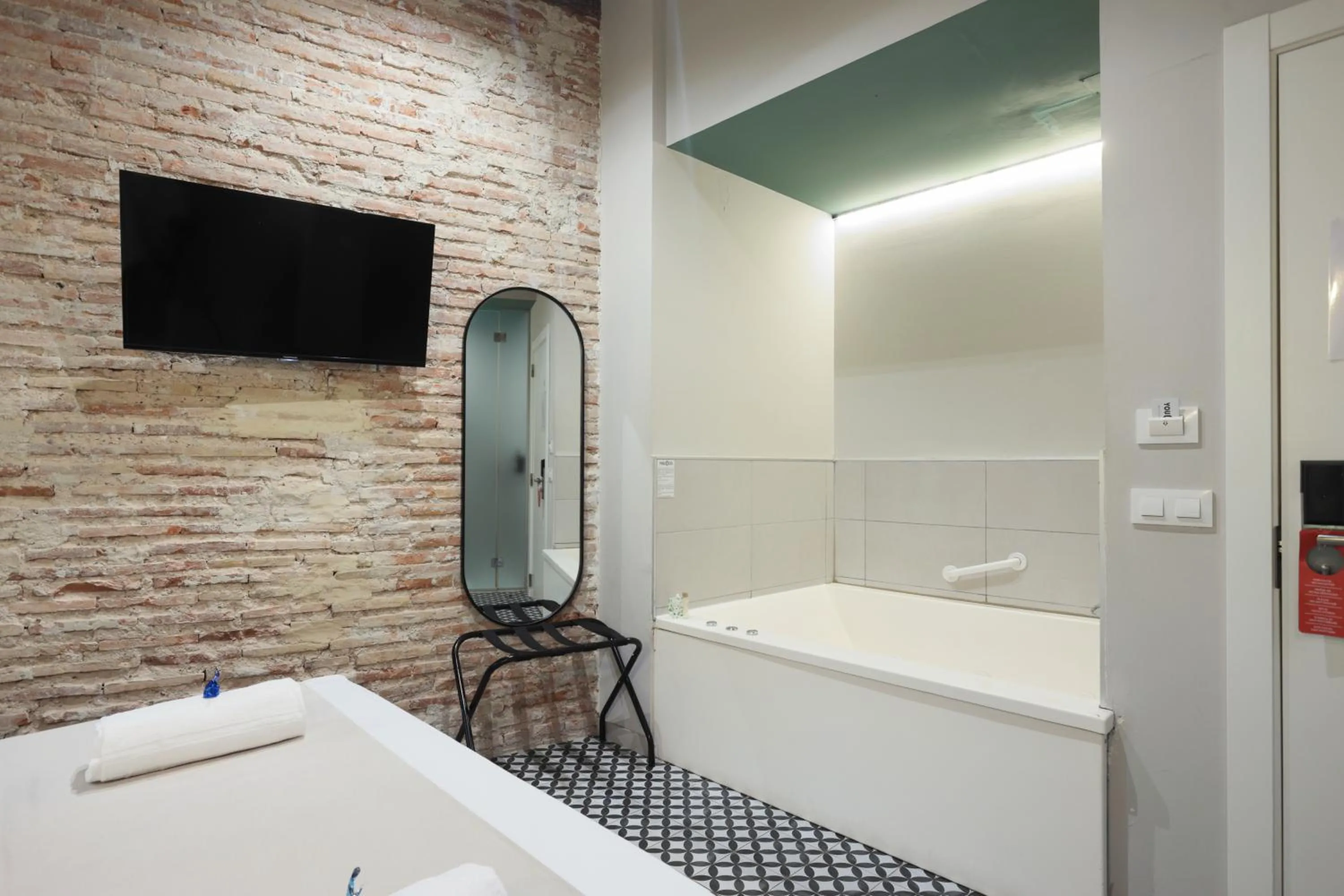 YOU & CO. Quart Boutique