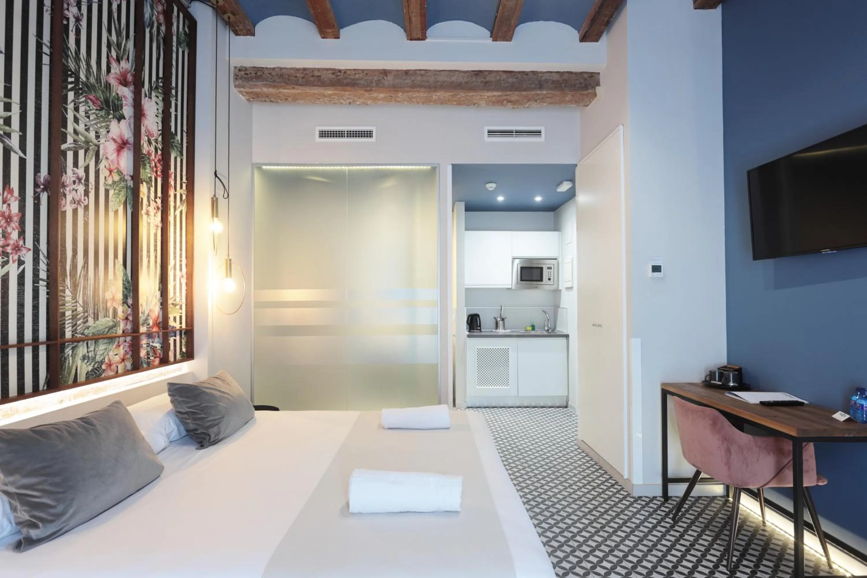 Bed in YOU & CO. Quart Boutique