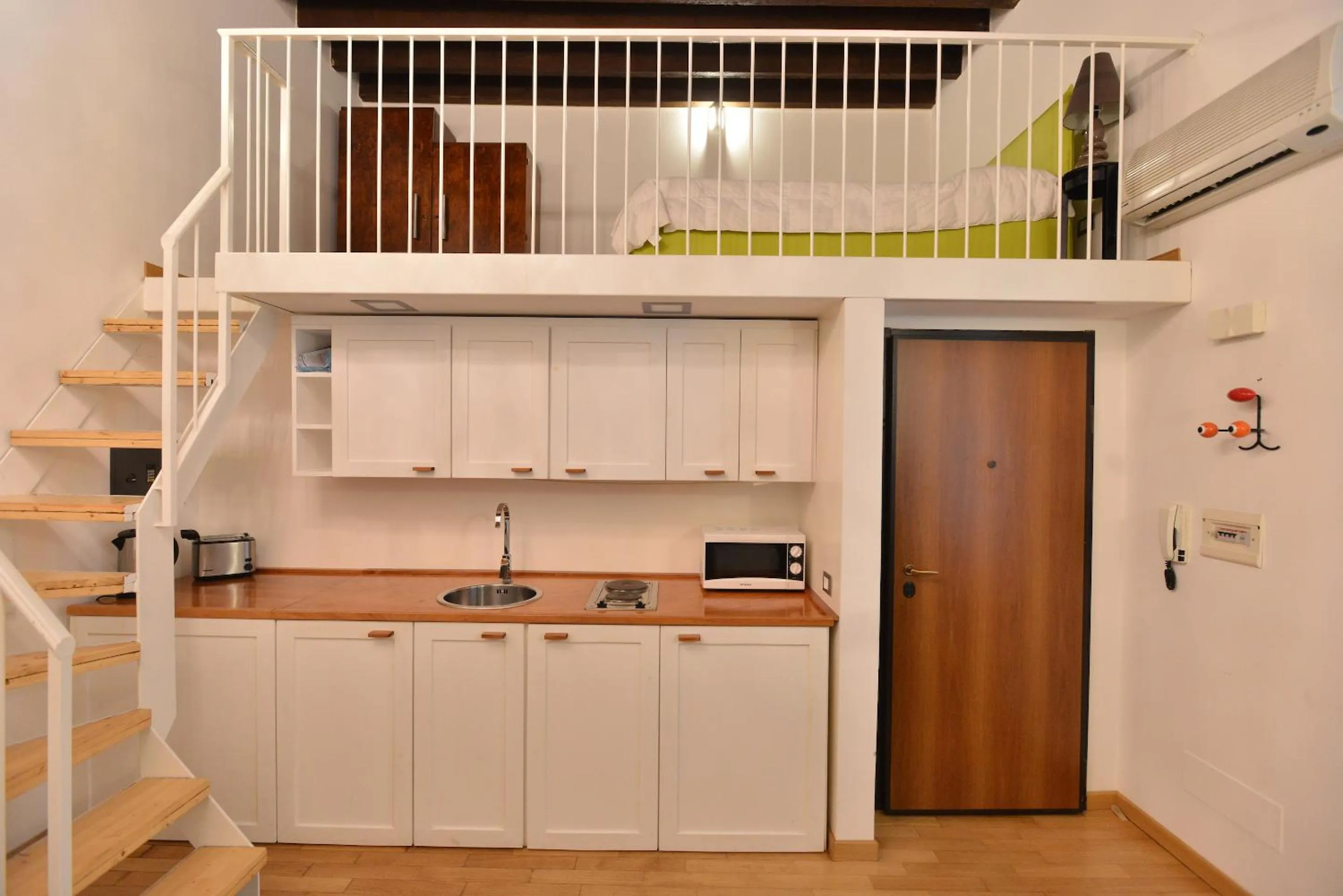 Kitchen or kitchenette in IzzHome City Center Cozy
