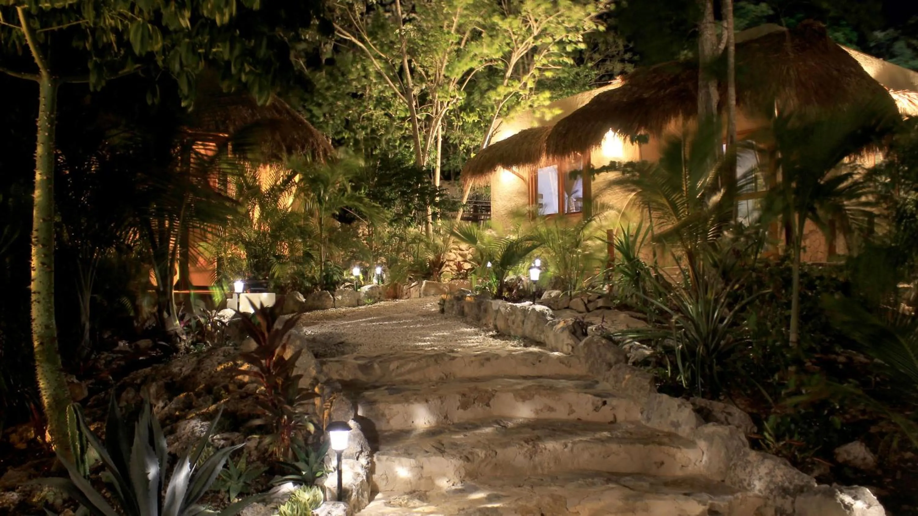 Night in ALDEA JO-YAH