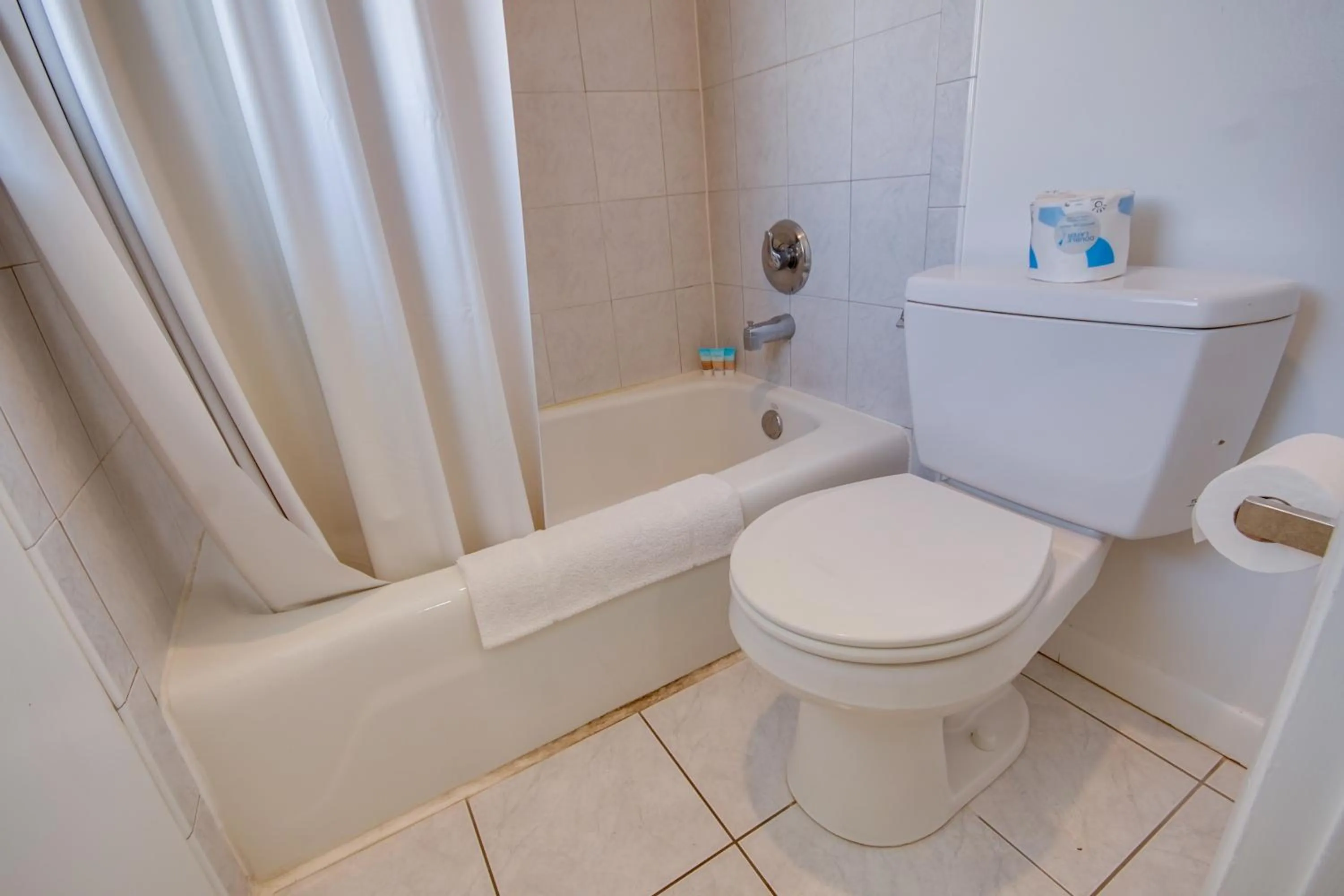 Bathroom in Sahara Motel