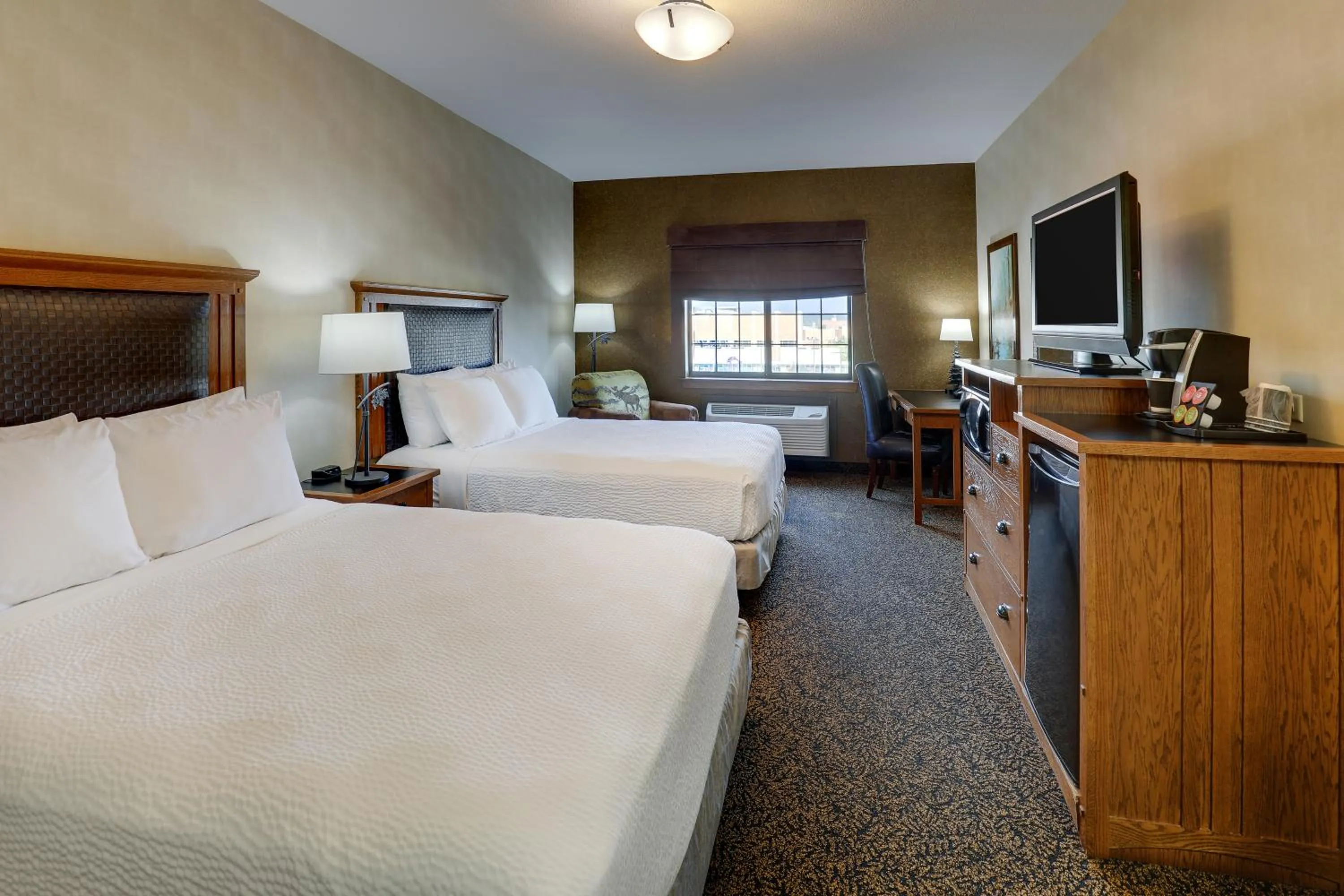 Bed in Stoney Creek Hotel Sioux City