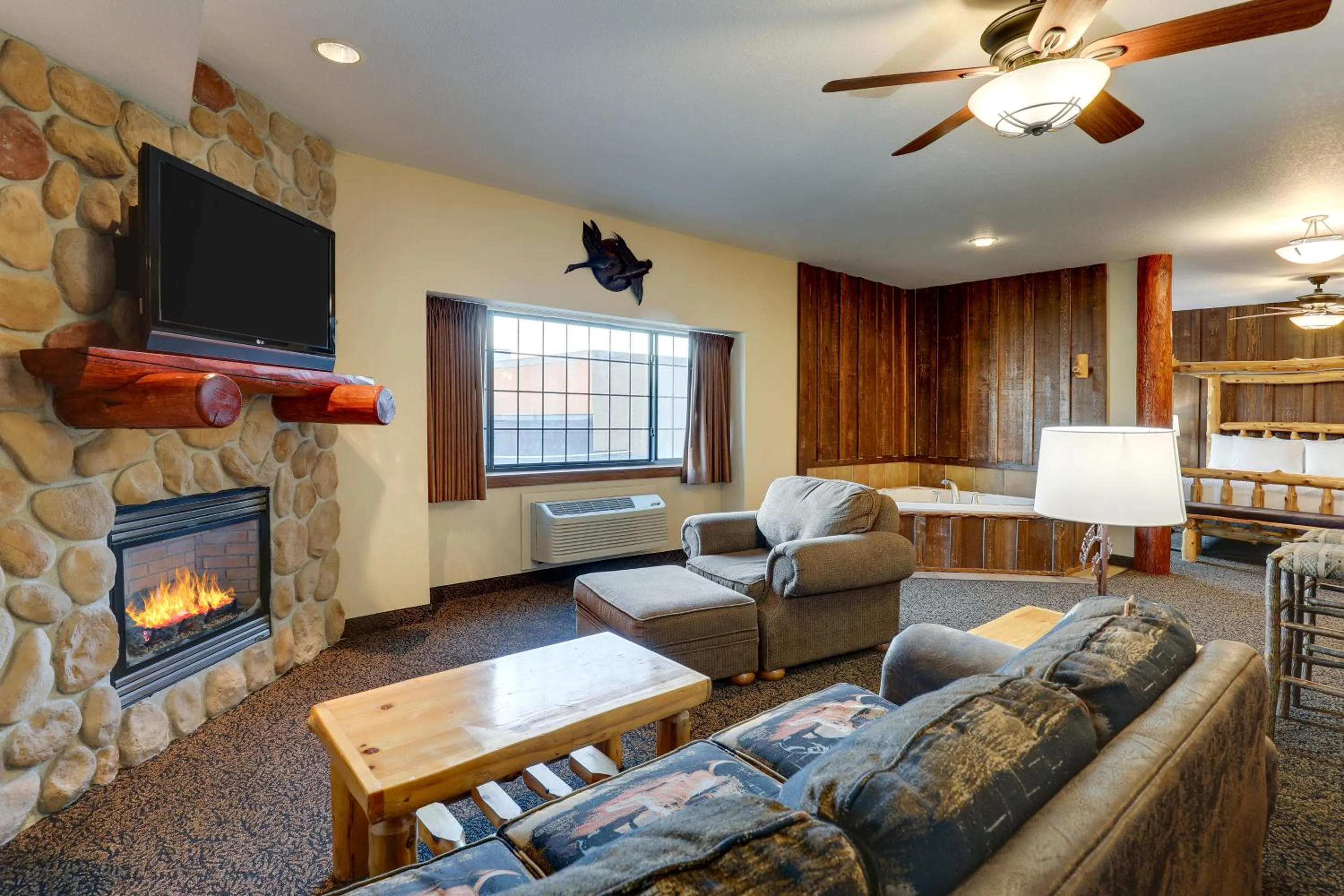 Hot Tub in Stoney Creek Hotel Sioux City