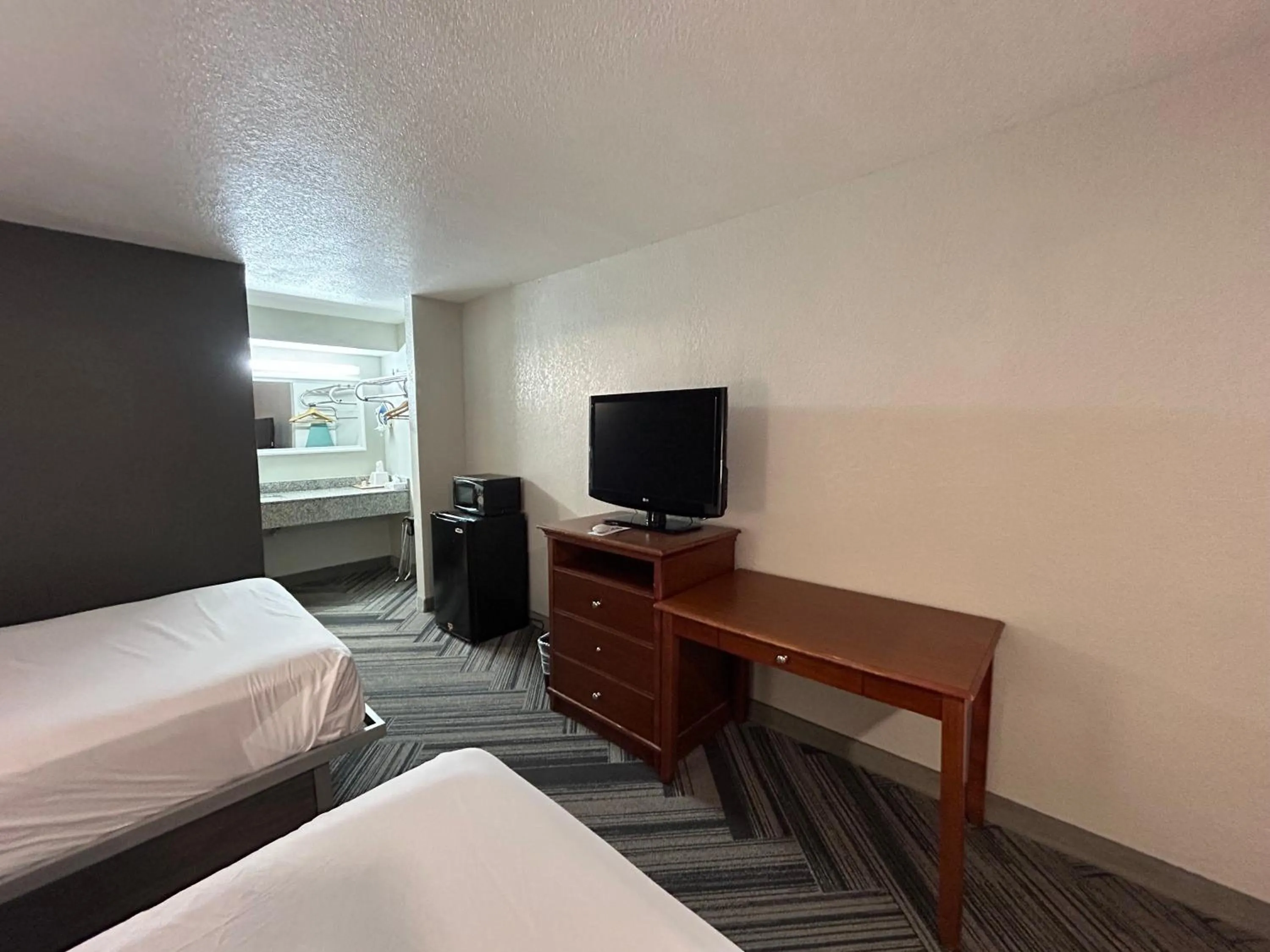 Bedroom, Bed in Motel 6 Ada OK