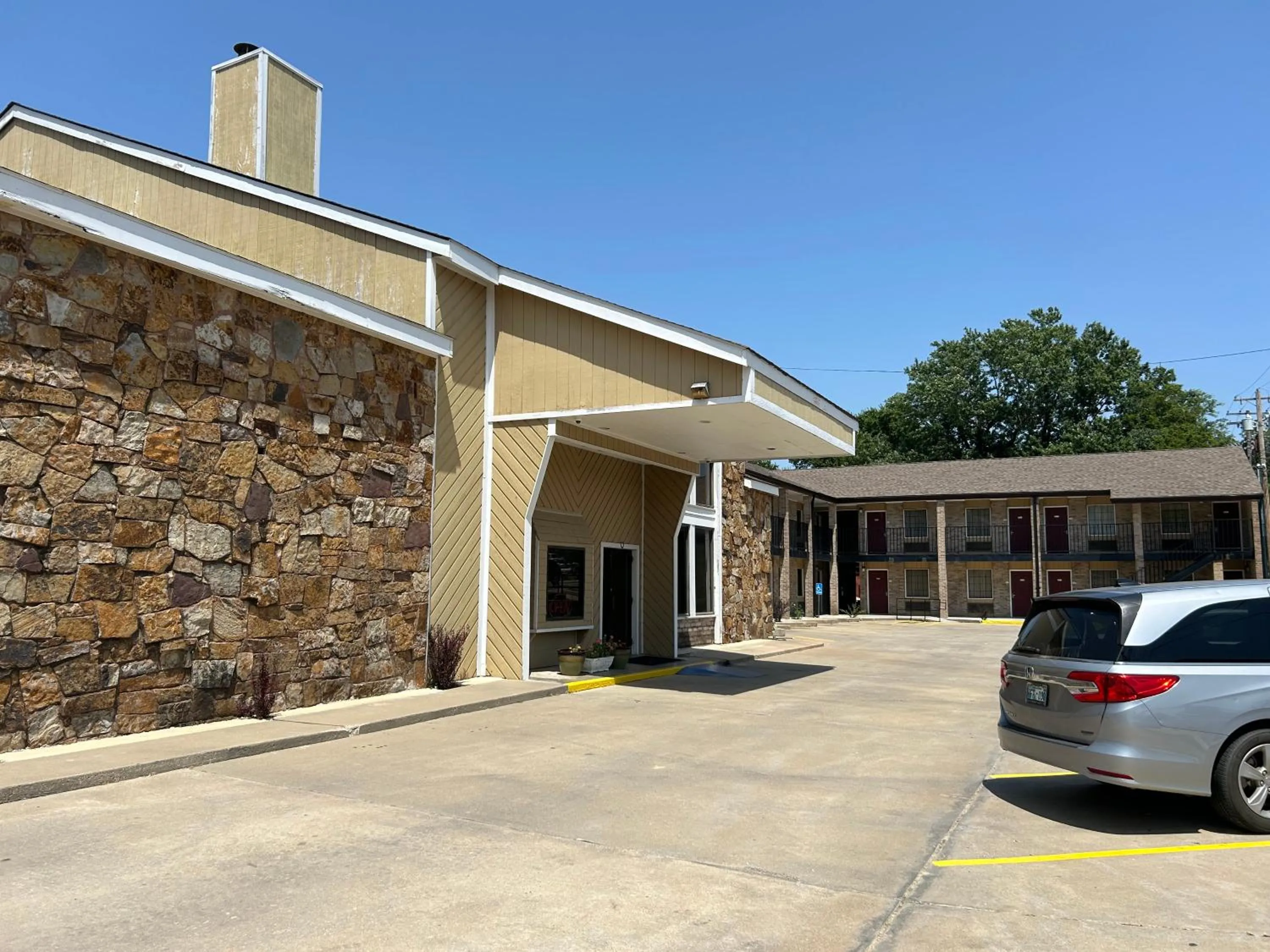 Parking in Motel 6 Ada OK