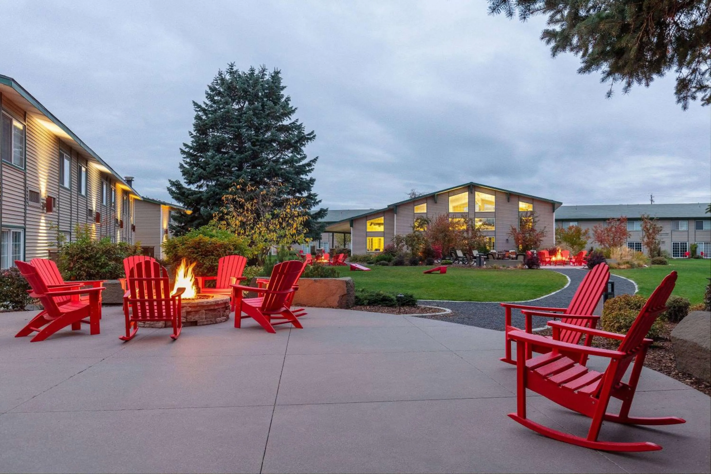 Inner courtyard view in Ramada by Wyndham Spokane Airport