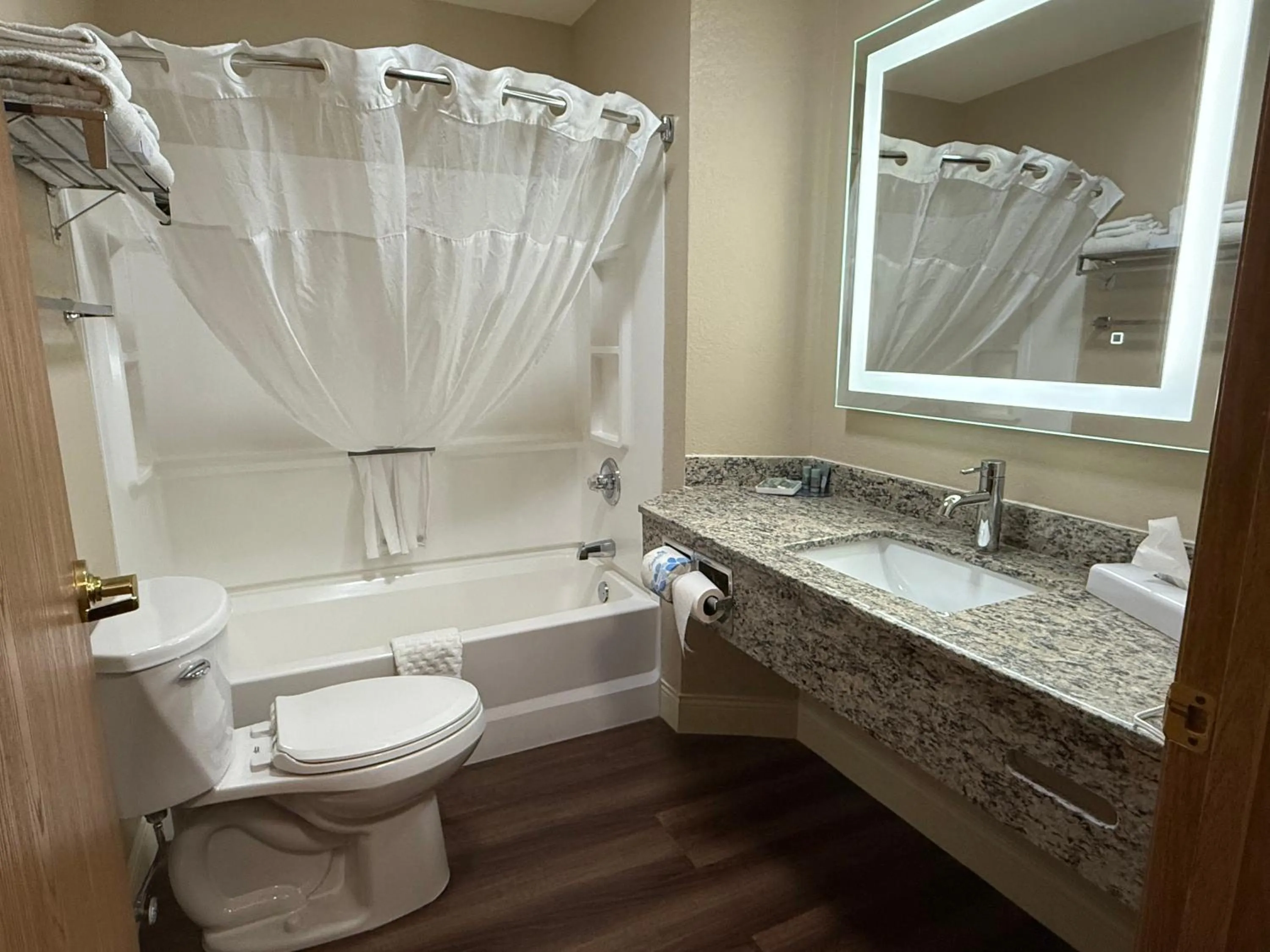 Bathroom in Best Western Dodgeville Inn & Suites