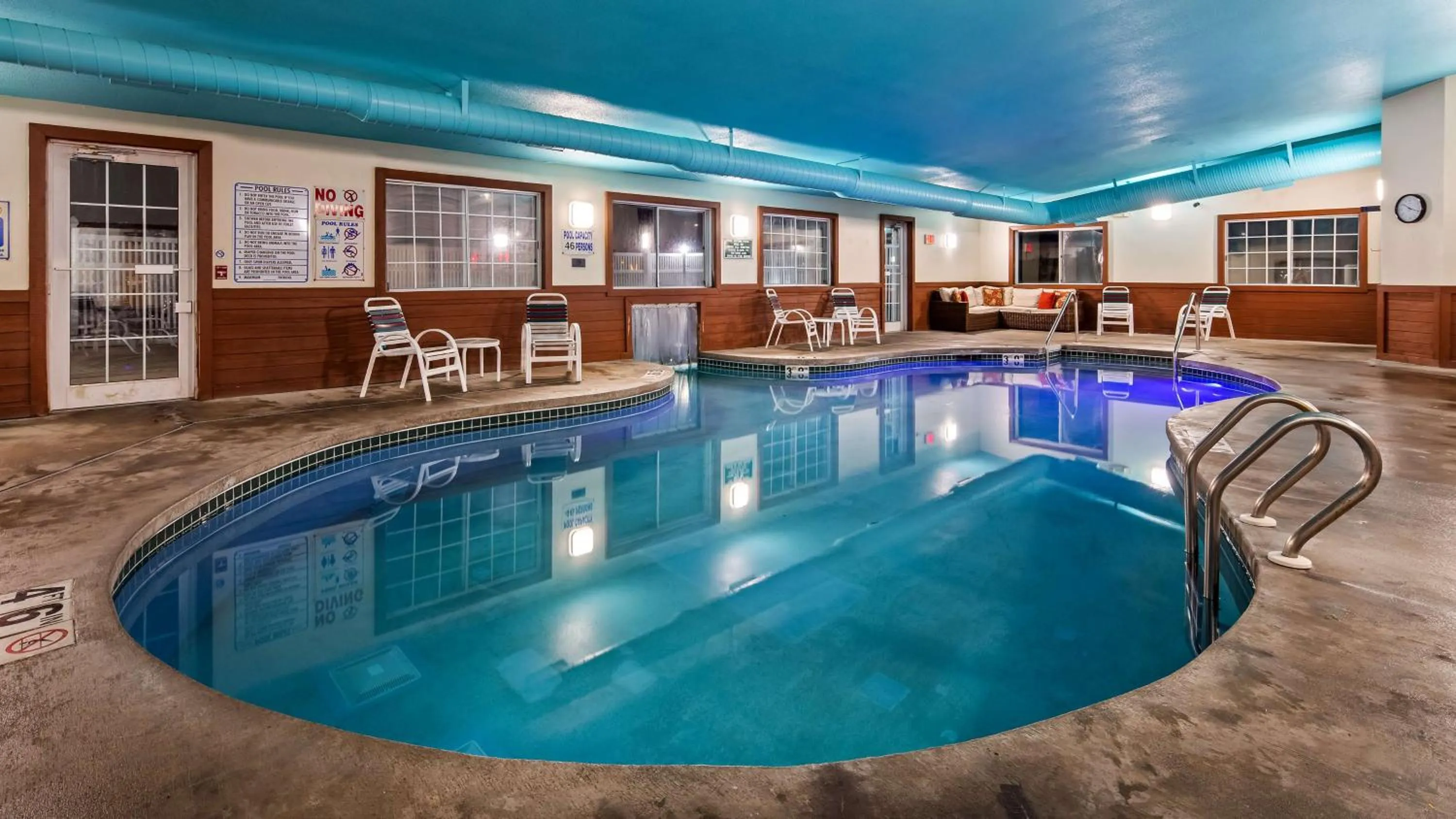 Pool view in Best Western Dodgeville Inn & Suites