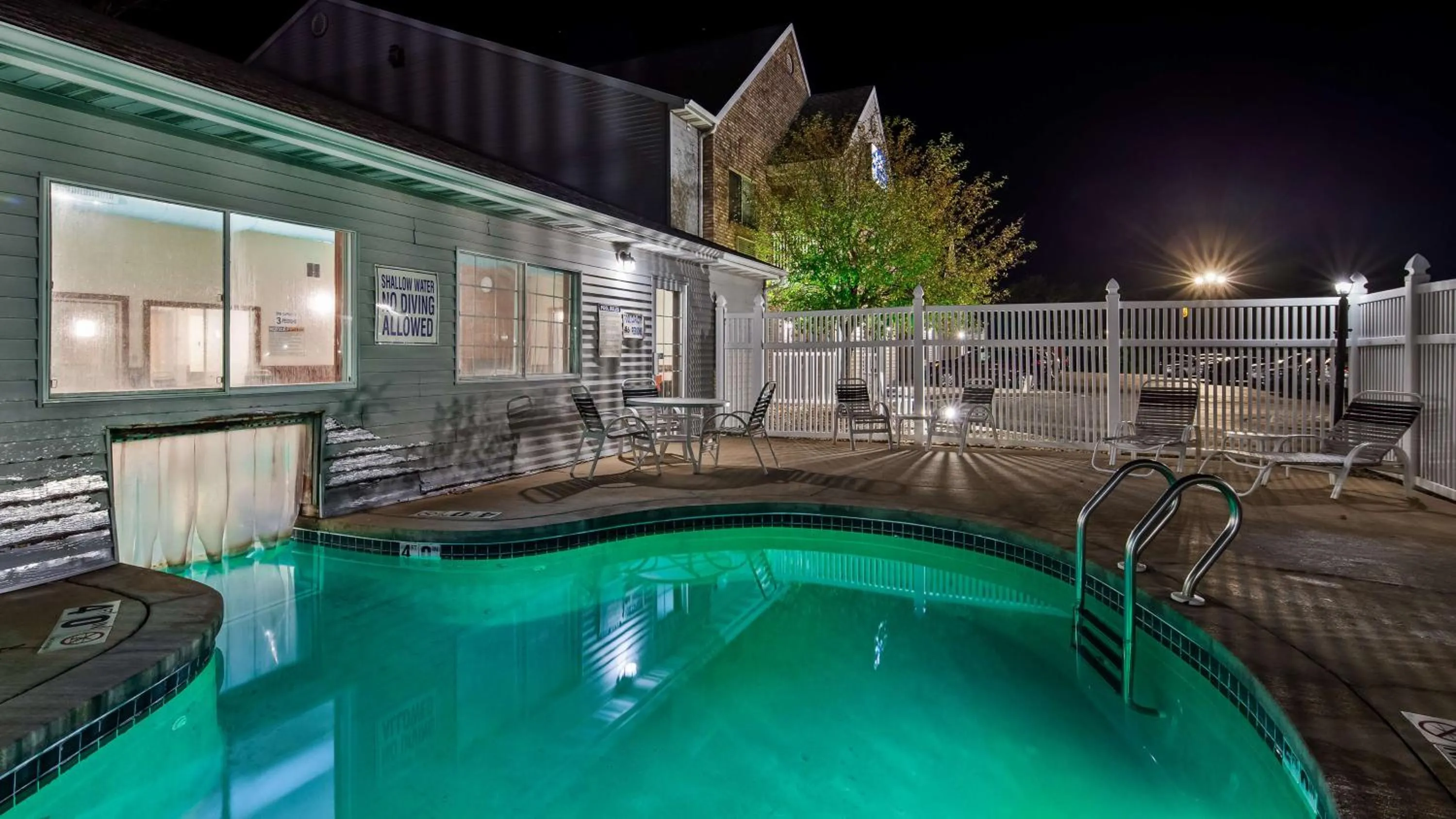 Pool view in Best Western Dodgeville Inn & Suites