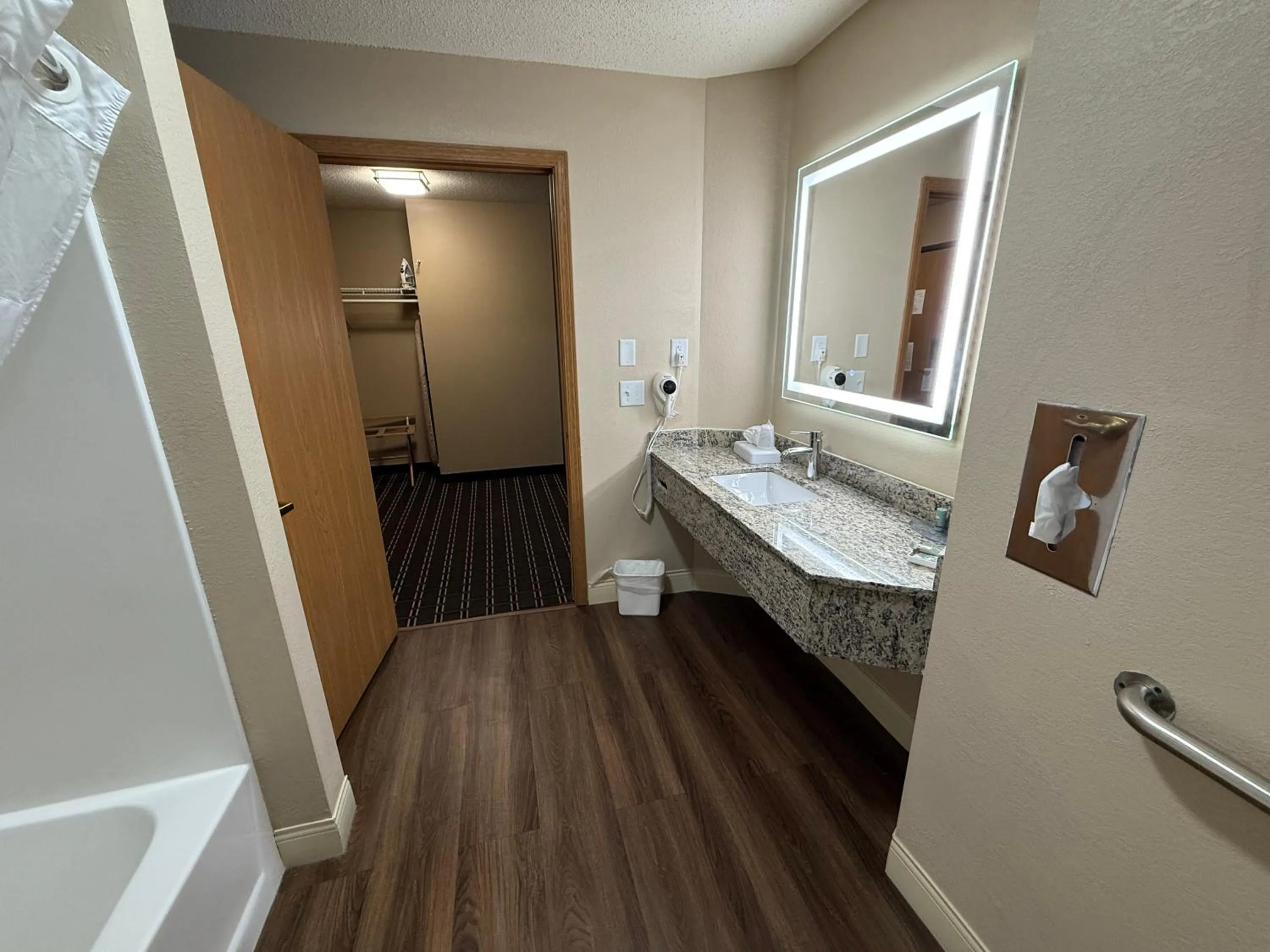 Bathroom in Best Western Dodgeville Inn & Suites