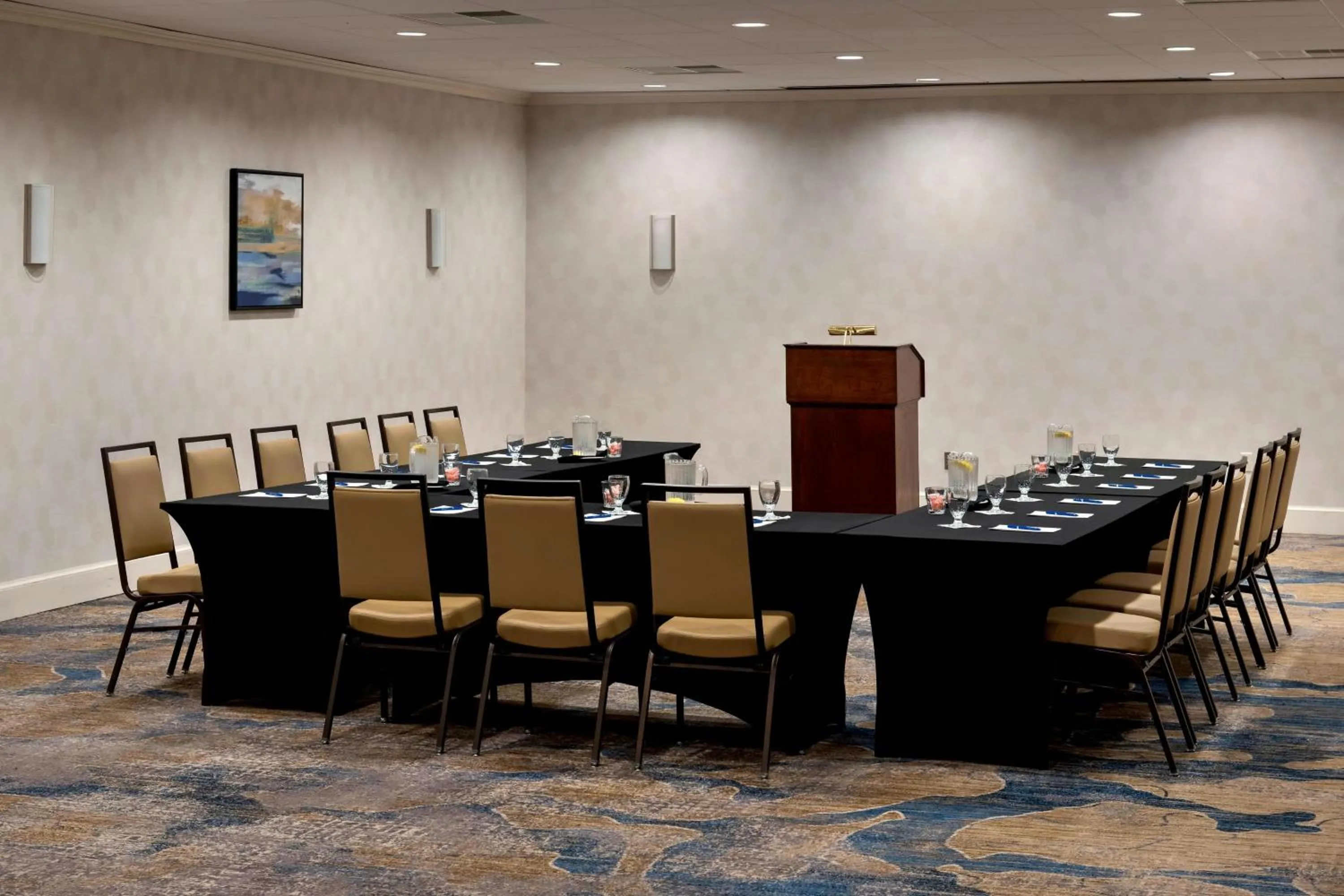 Meeting/conference room in Delta Hotels by Marriott Utica
