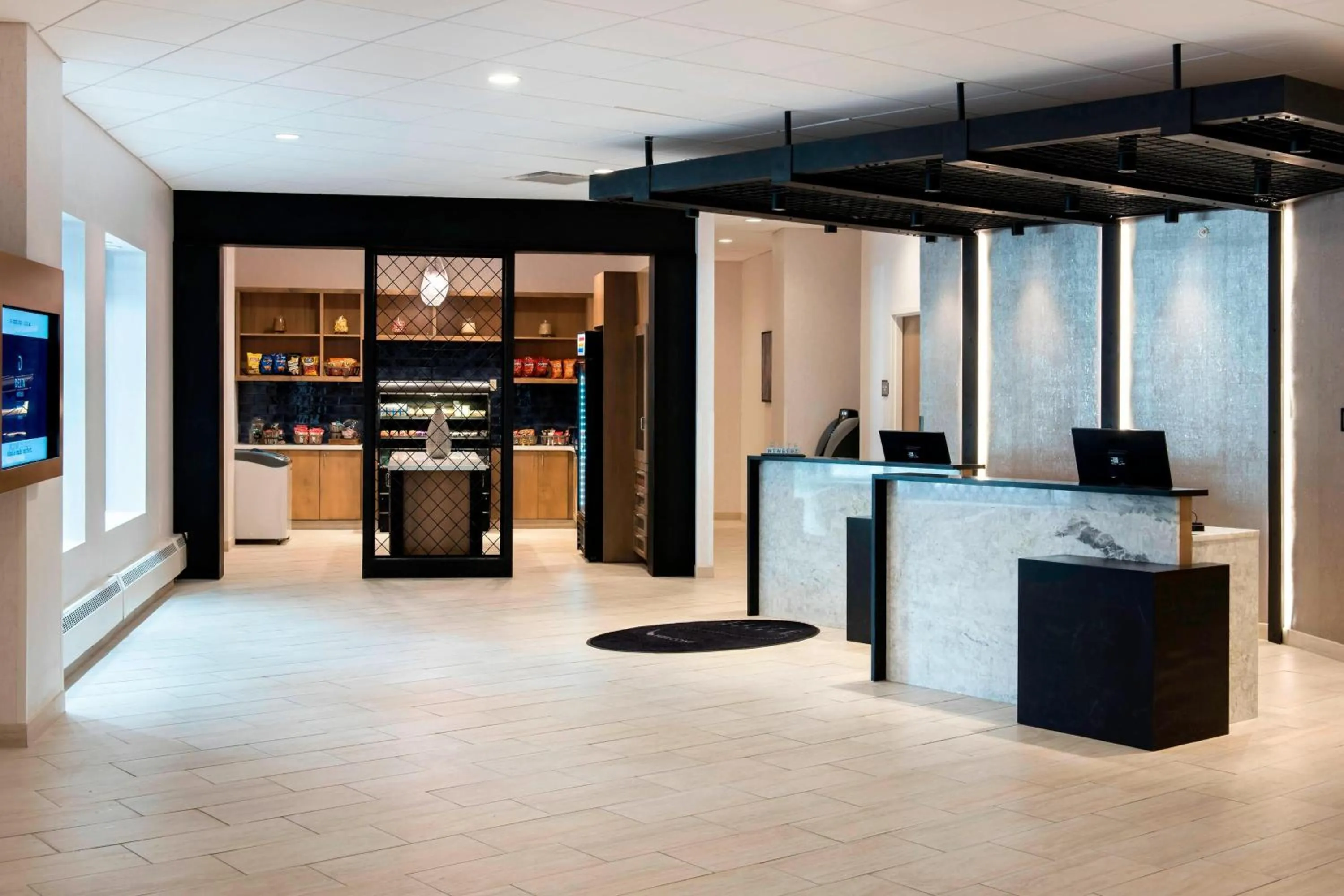 Lobby or reception in Delta Hotels by Marriott Utica