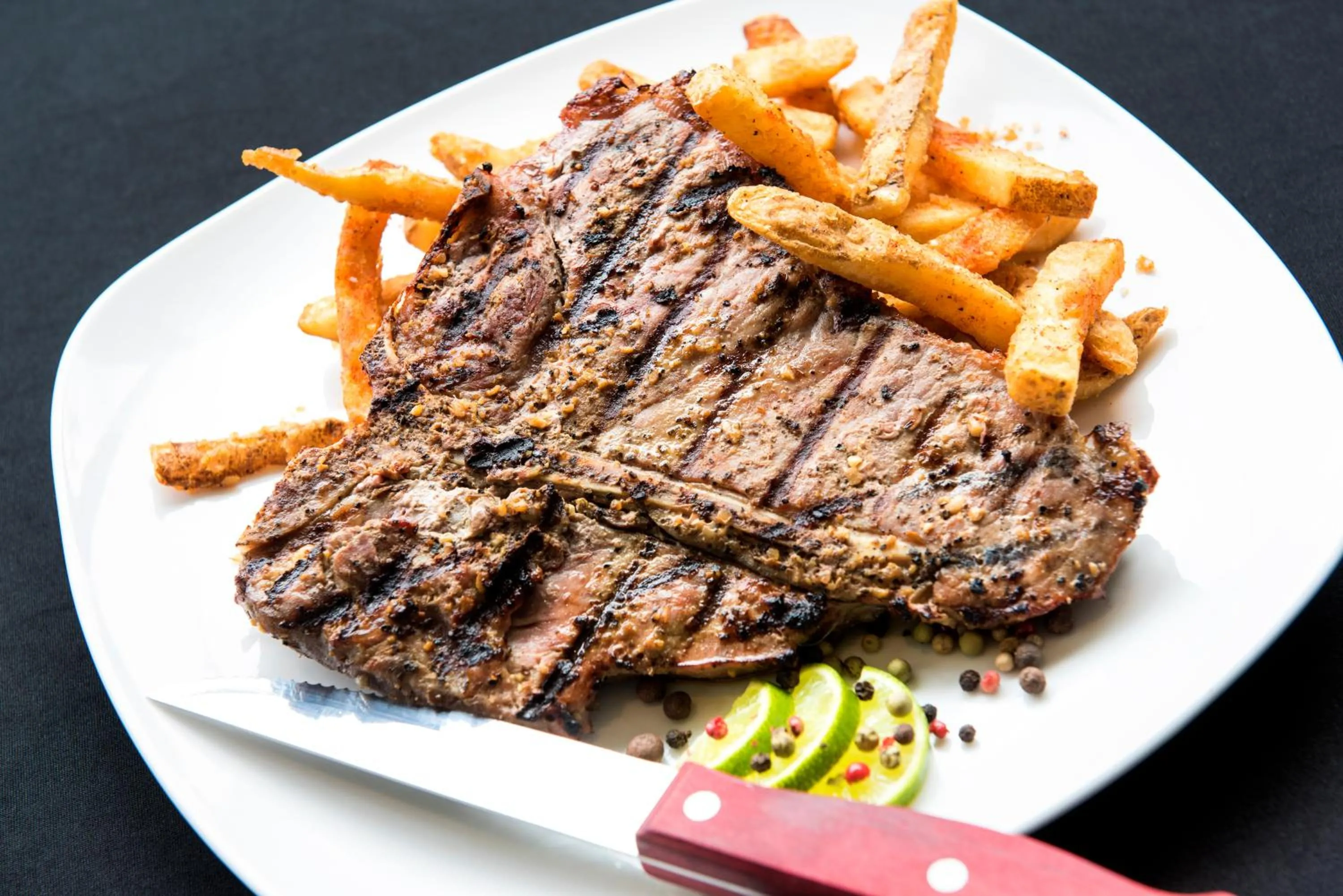 Food and drinks in Delta Hotels by Marriott Utica