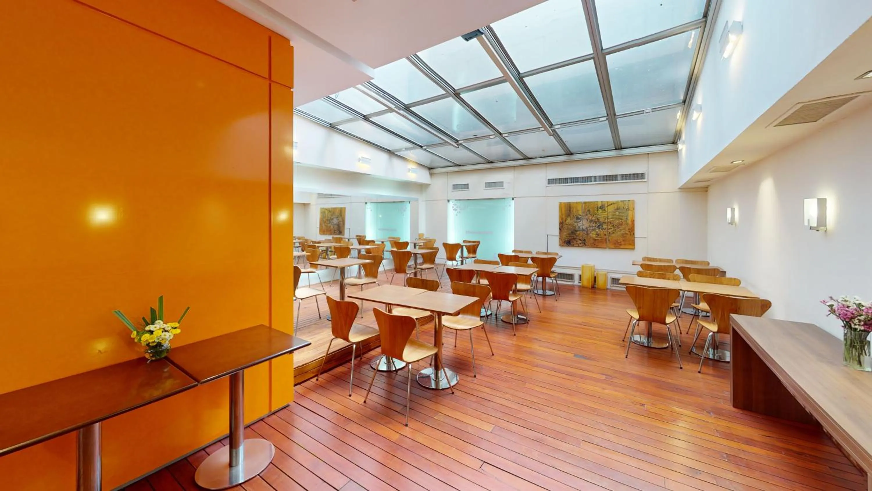 Dining area in BENS - Recoleta Park