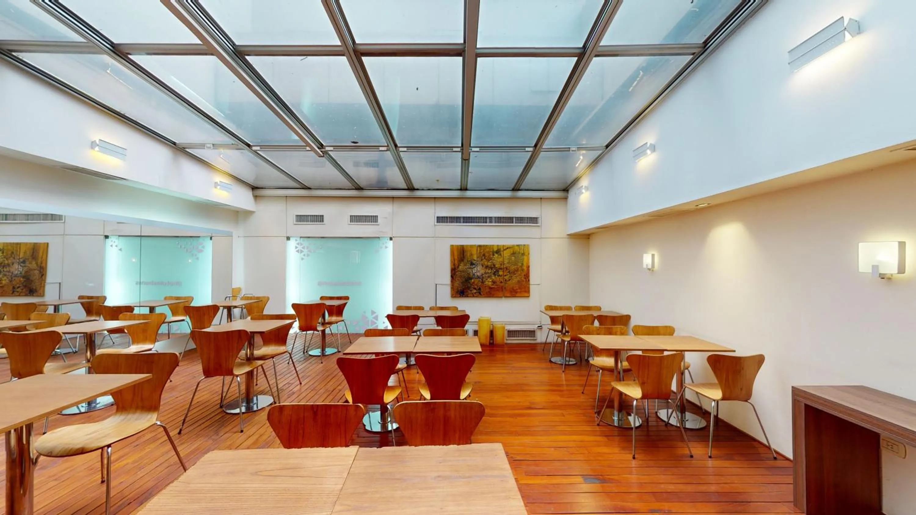 Dining area in BENS - Recoleta Park