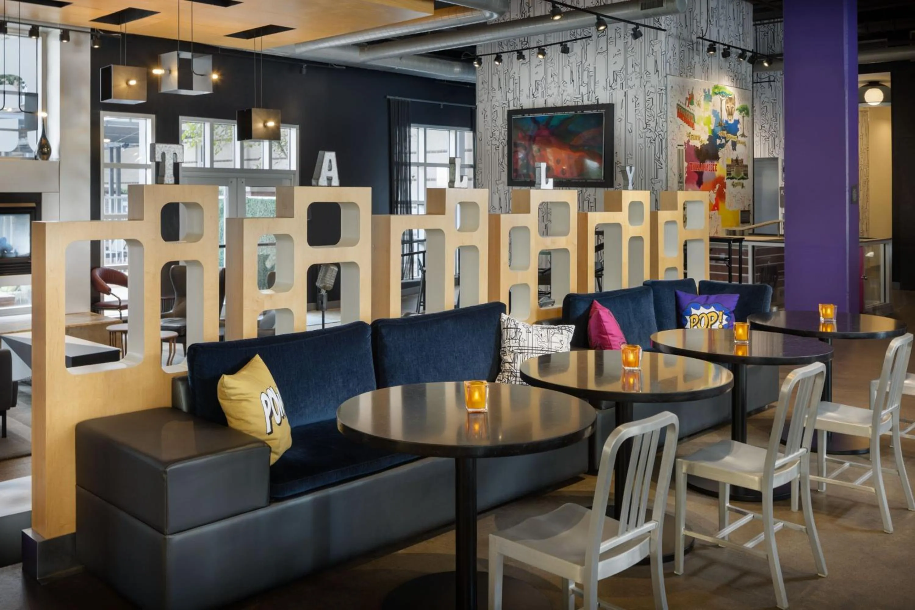 Lounge or bar in Aloft Tallahassee Downtown