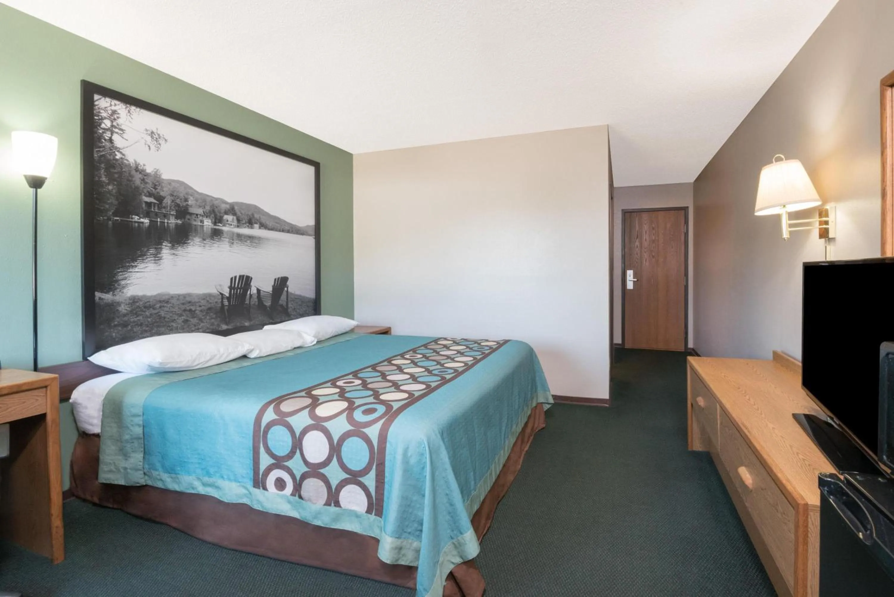 Bedroom, Bed in Super 8 by Wyndham Milbank SD