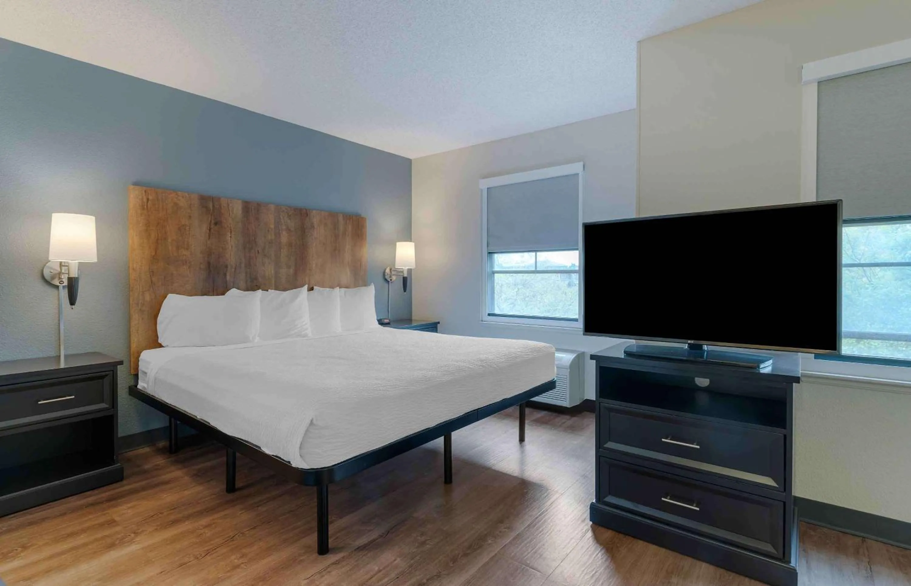 Bedroom, Bed in Extended Stay America Suites - Seattle - Redmond