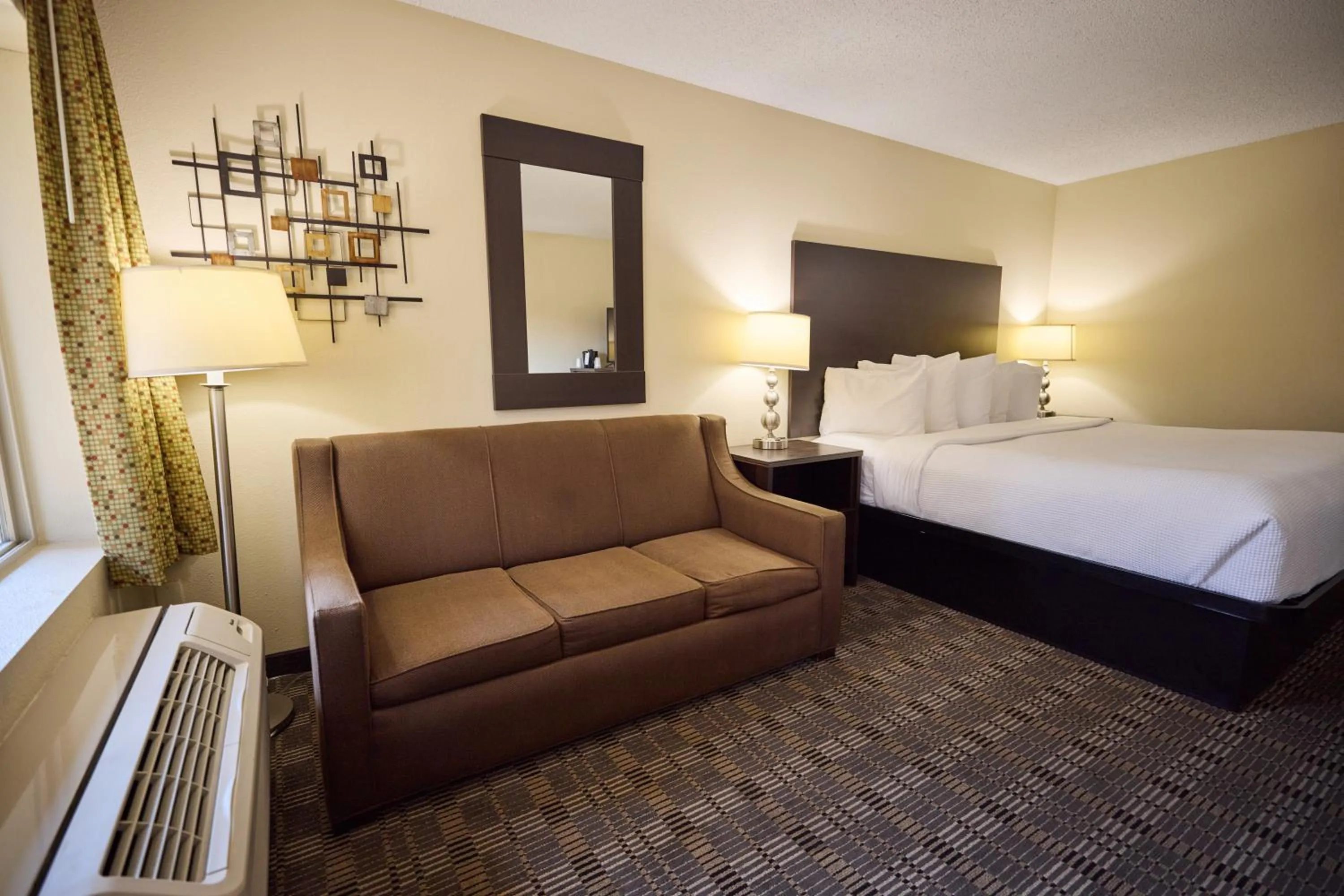 Bed in Cimarron Inn Klamath Falls